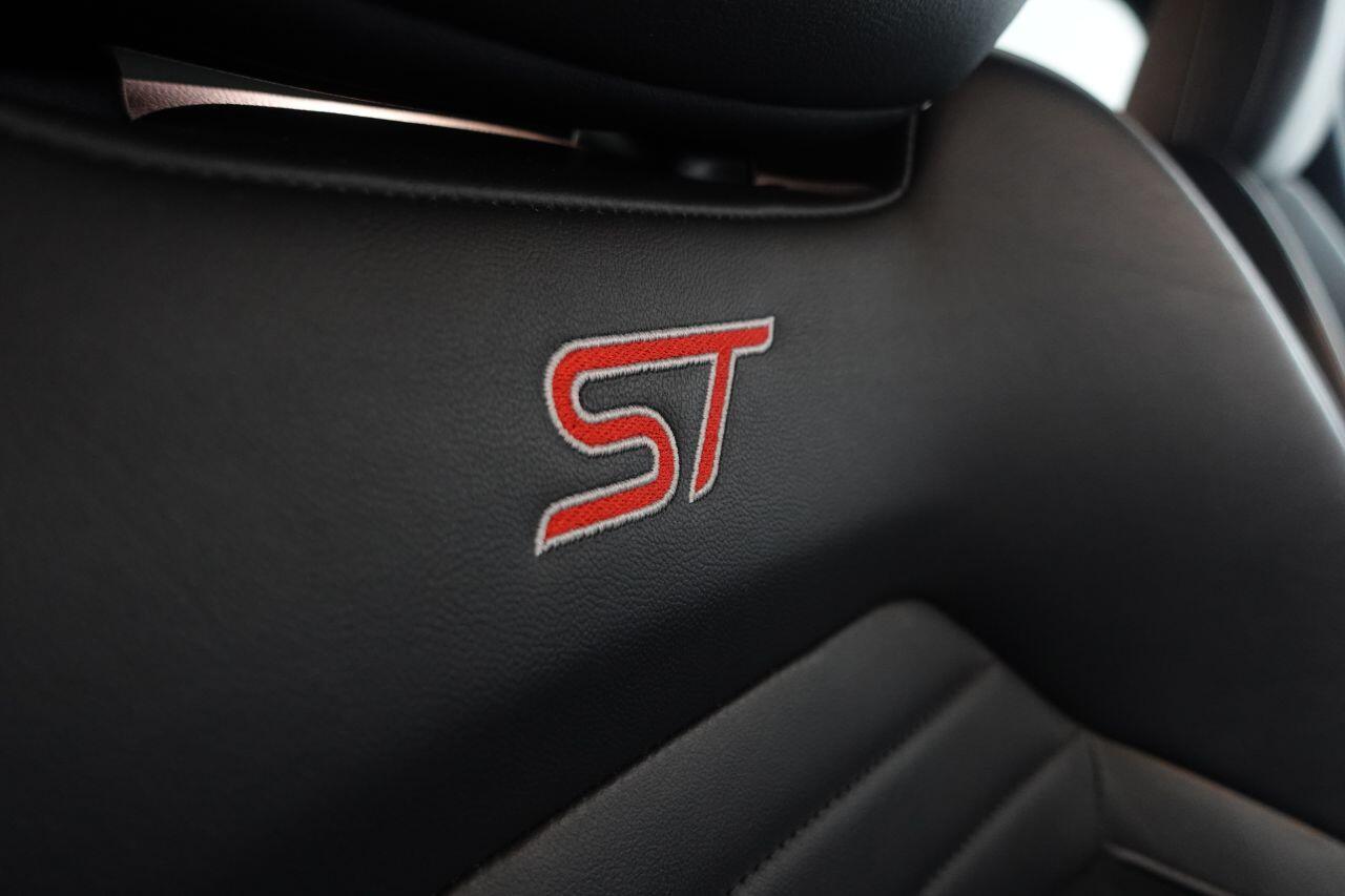 Ford Focus - Image 20