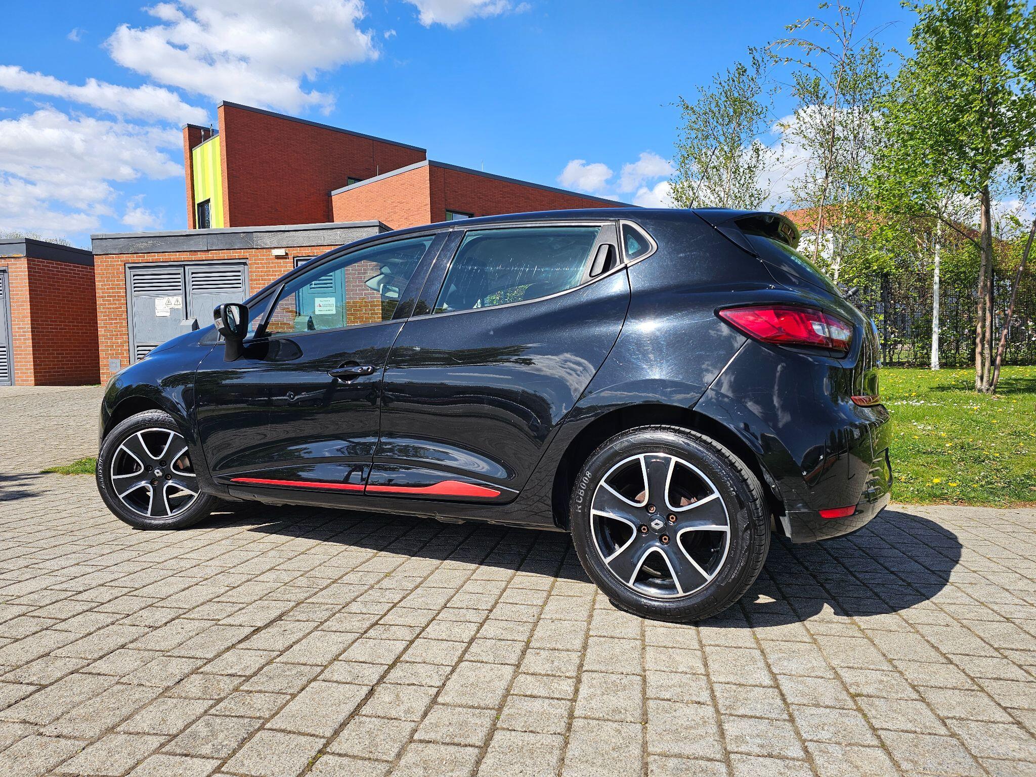 Renault Clio - Image 13