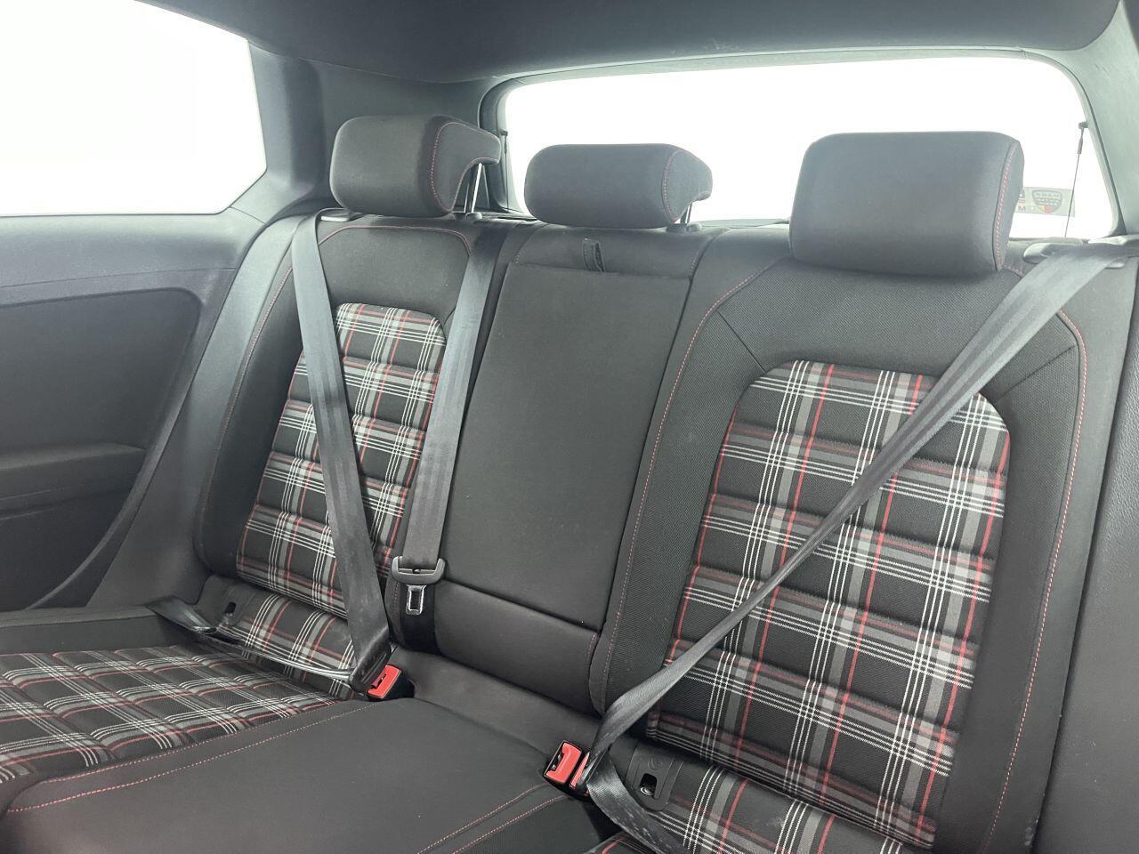 Volkswagen Golf - Image 30