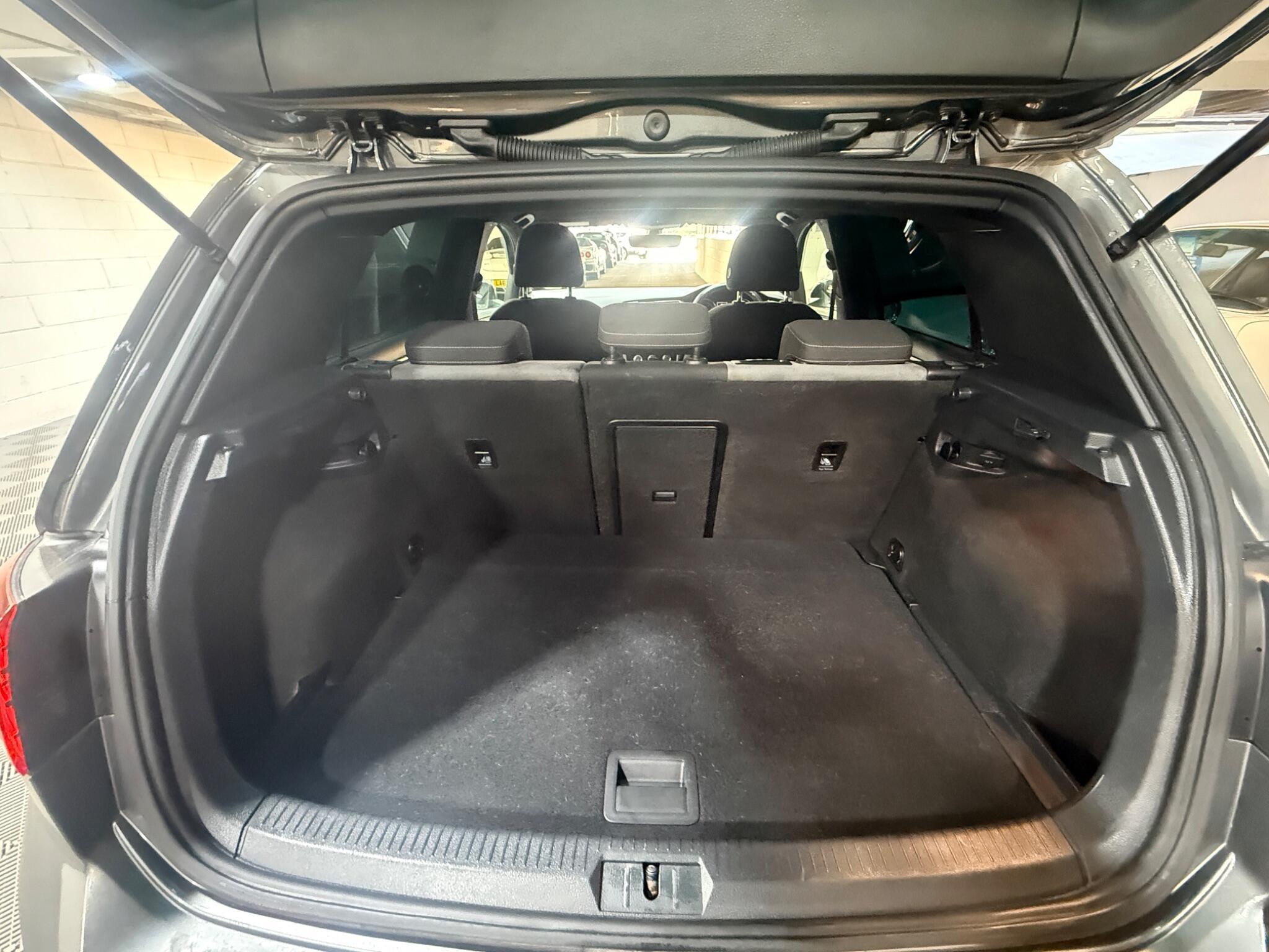 Volkswagen Golf - Image 13