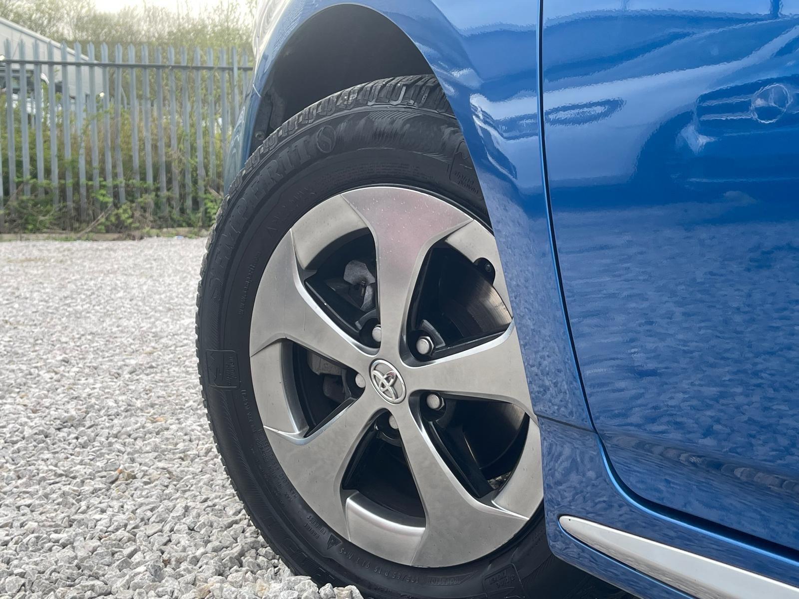 Toyota Prius - Image 34