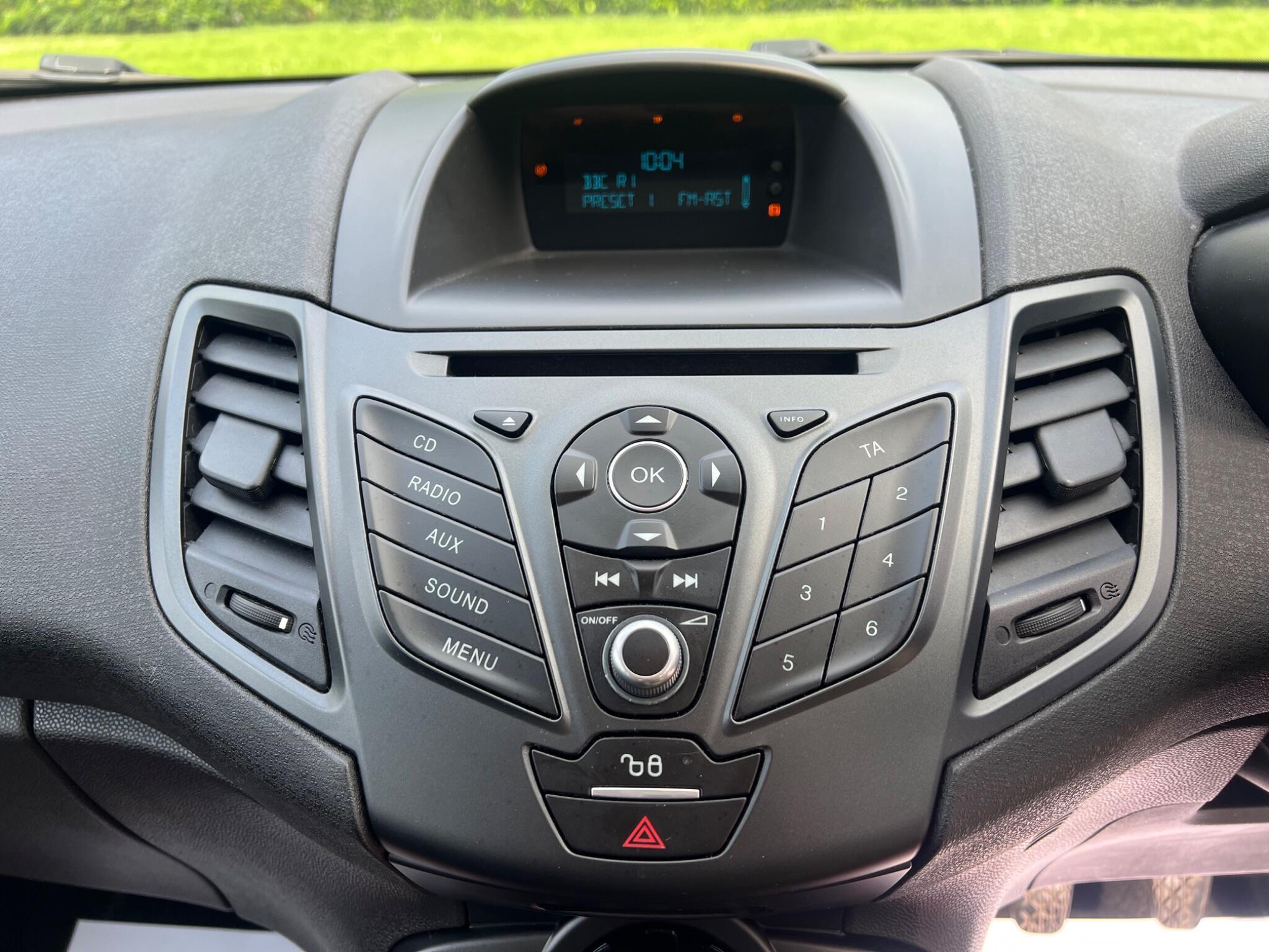 Ford Fiesta - Image 17