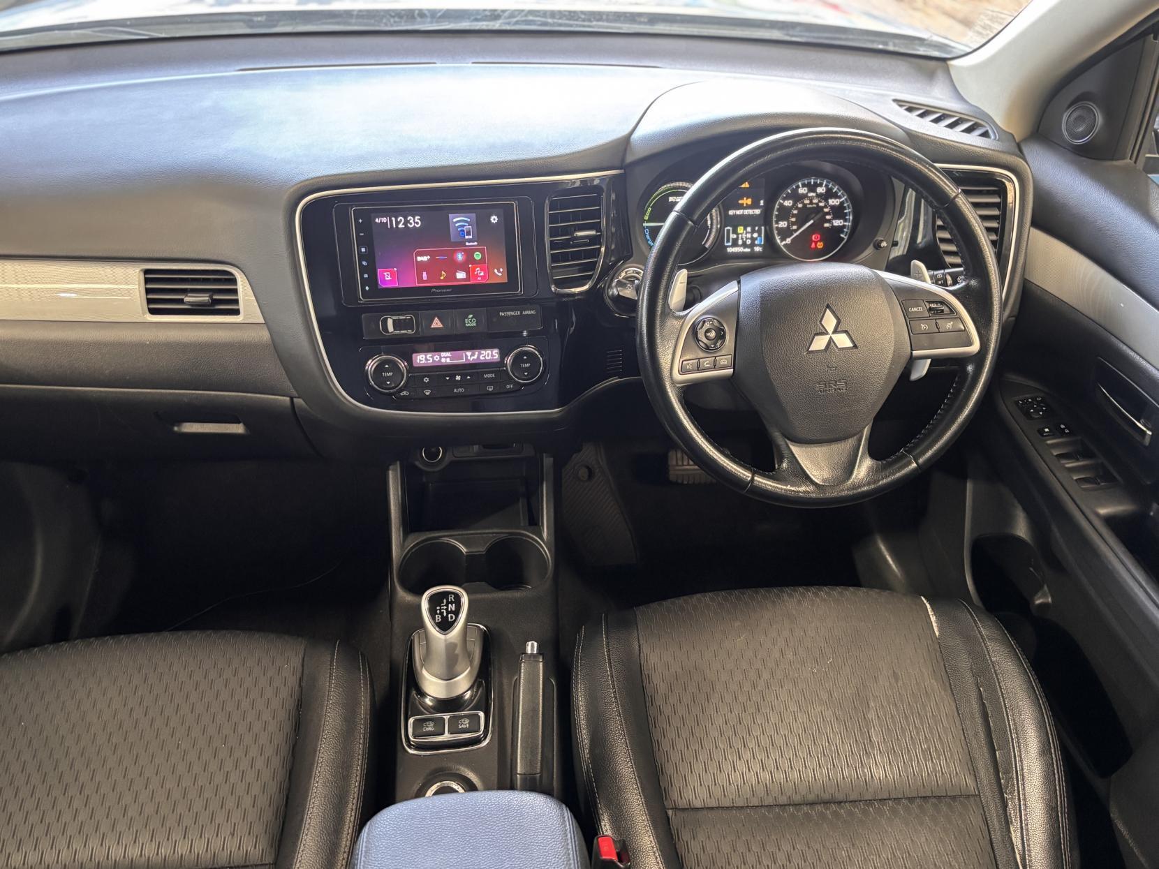 Mitsubishi Outlander - Image 18