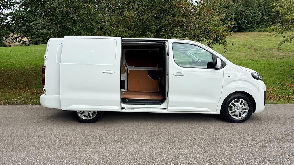 Vauxhall Vivaro - Image 4