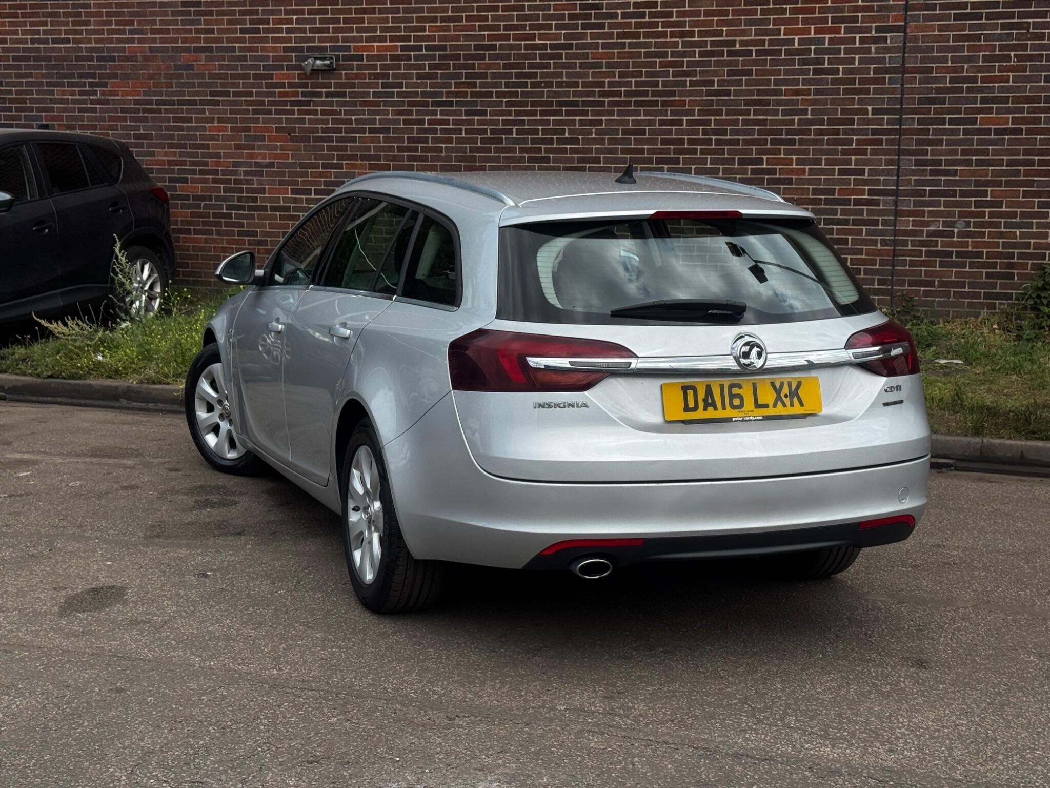 Vauxhall Insignia - Image 4