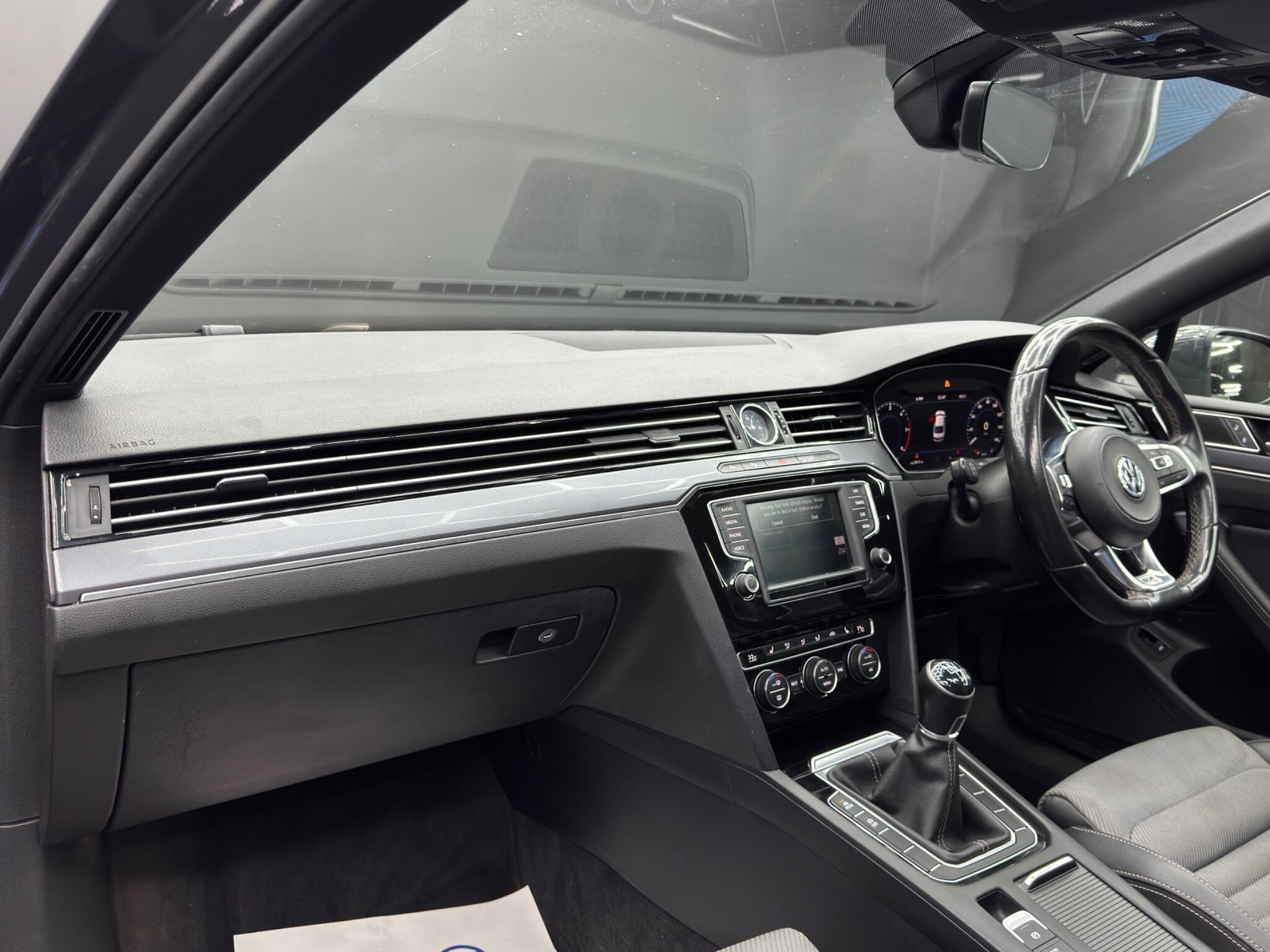 Volkswagen Passat - Image 11