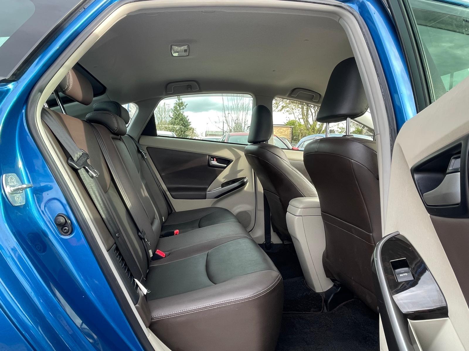 Toyota Prius - Image 35