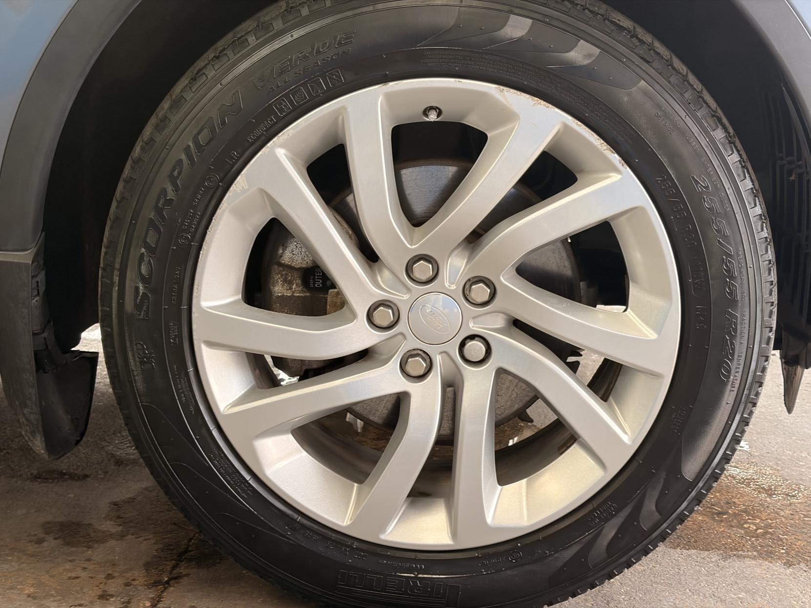 Land Rover Discovery - Image 18