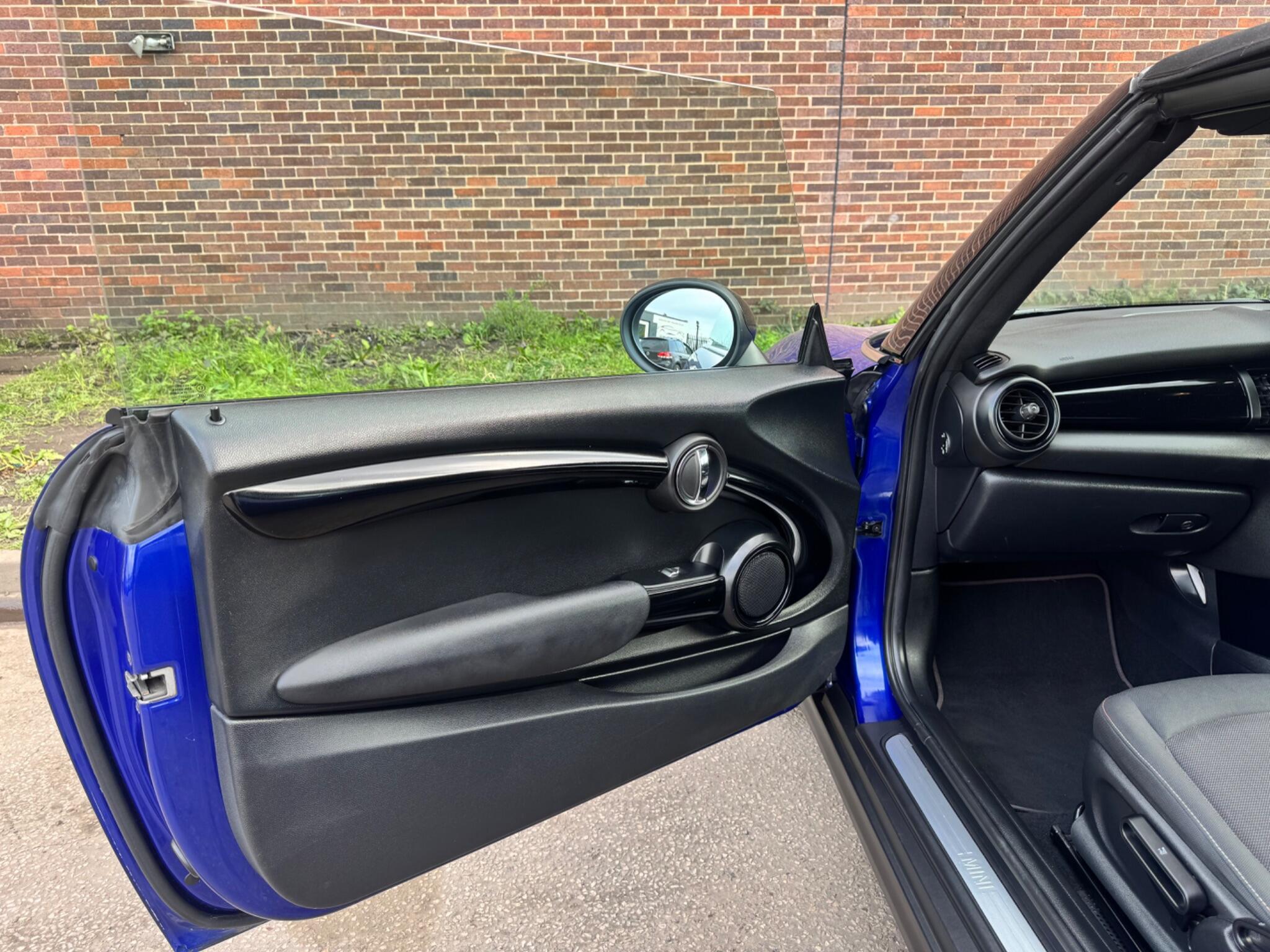 MINI Convertible - Image 36