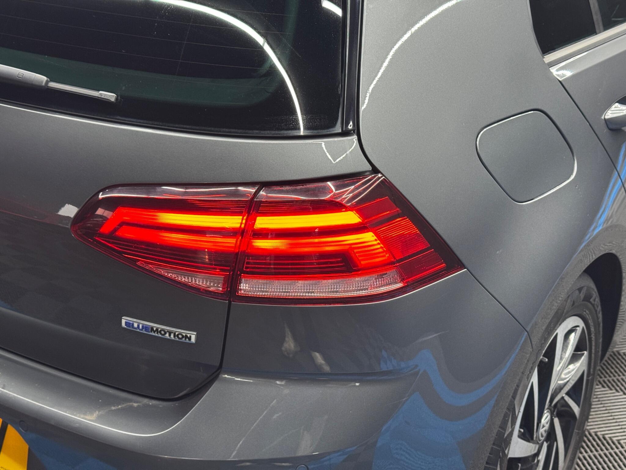 Volkswagen Golf - Image 44