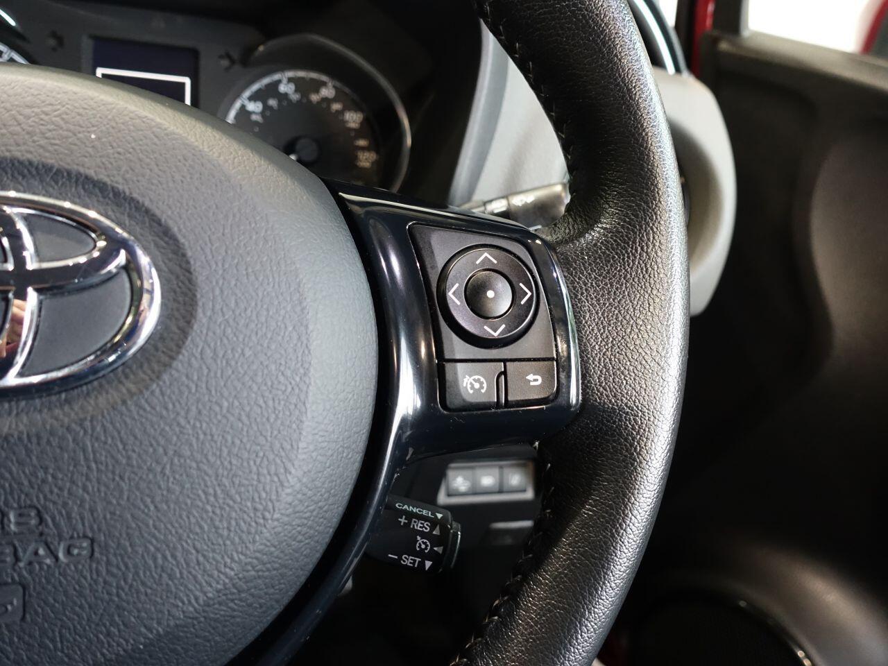 Toyota Yaris - Image 12