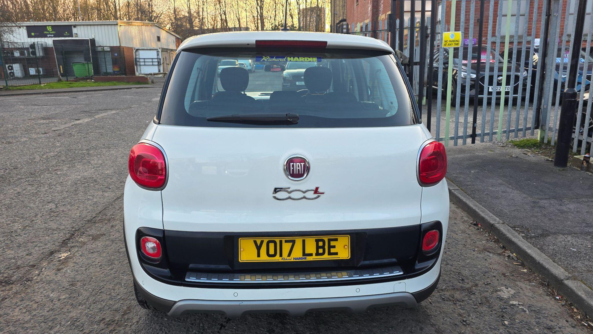 Fiat 500L - Image 11