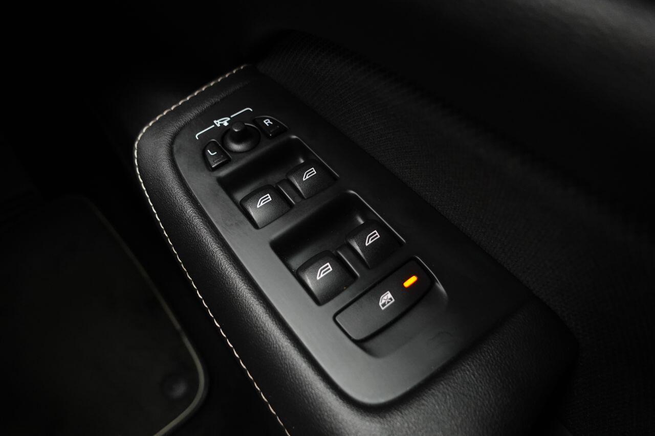 Volvo S60 - Image 56