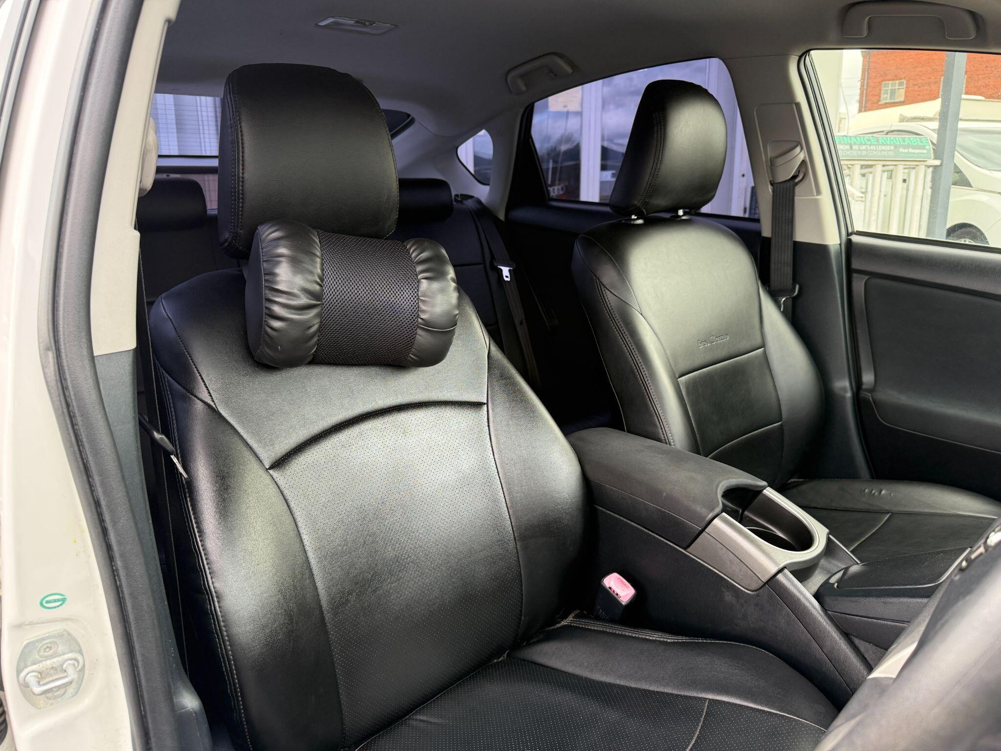 Toyota Prius - Image 25