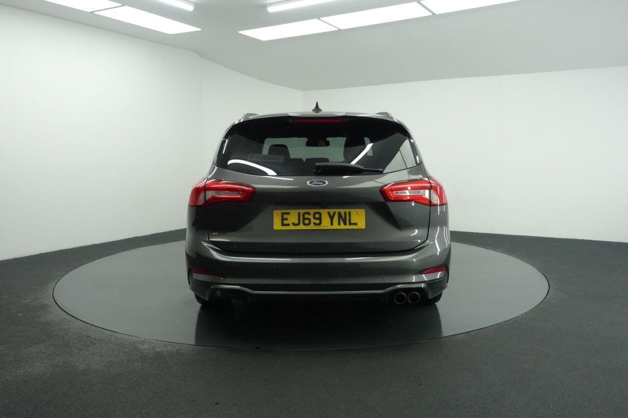 Ford Focus - Image 11