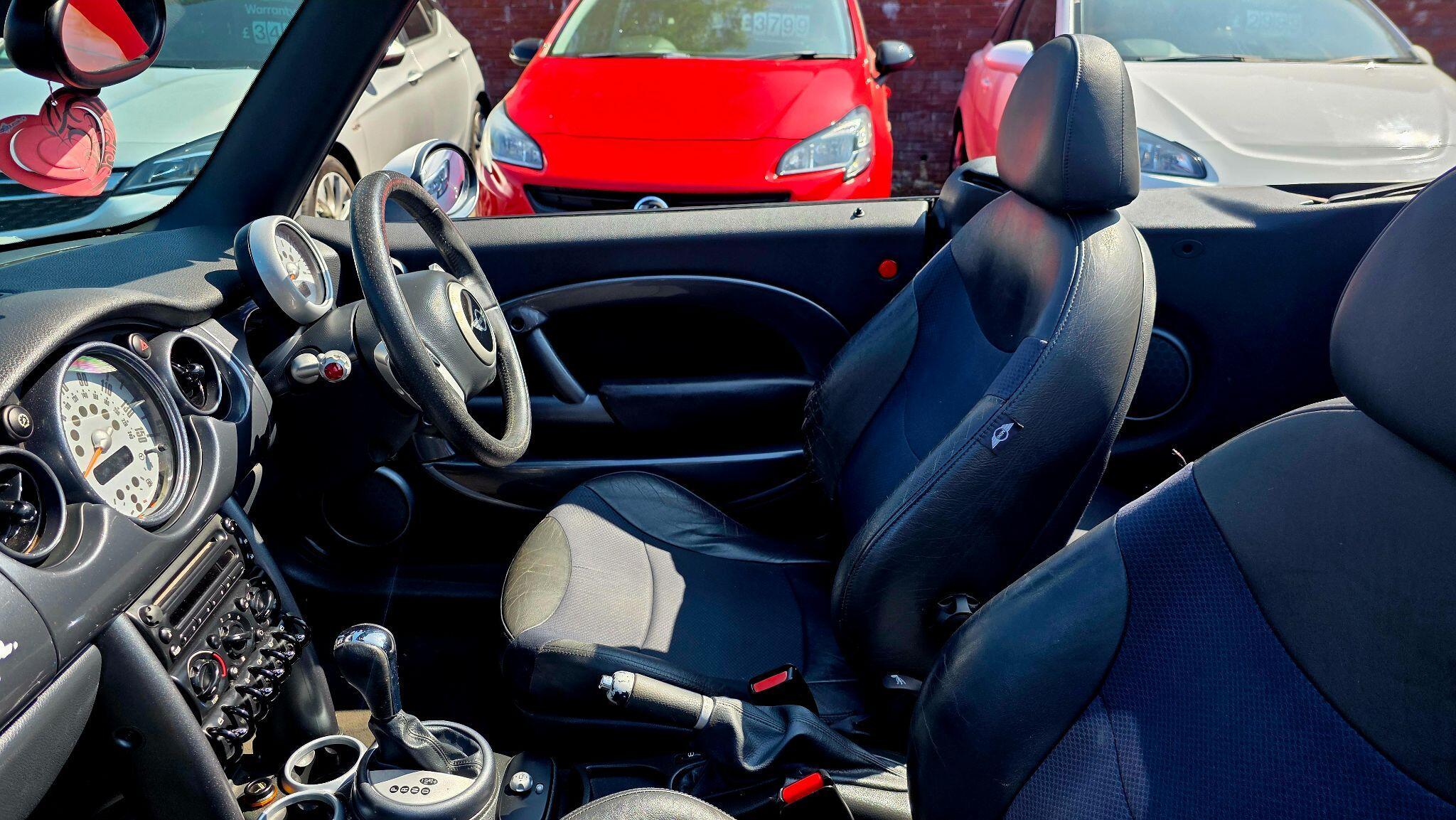 MINI Convertible - Image 14