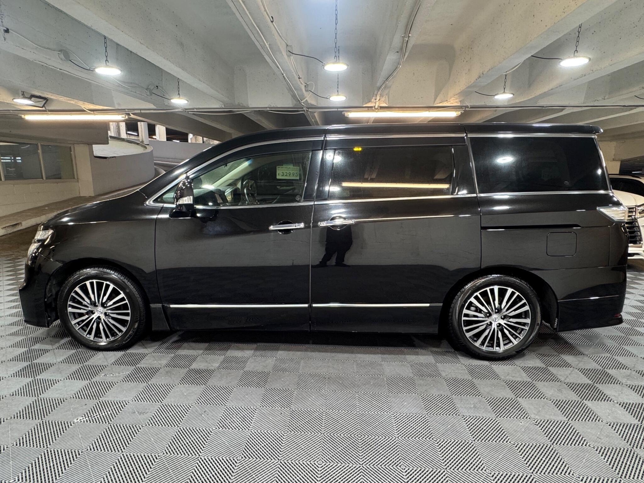 Nissan Elgrand - Image 2