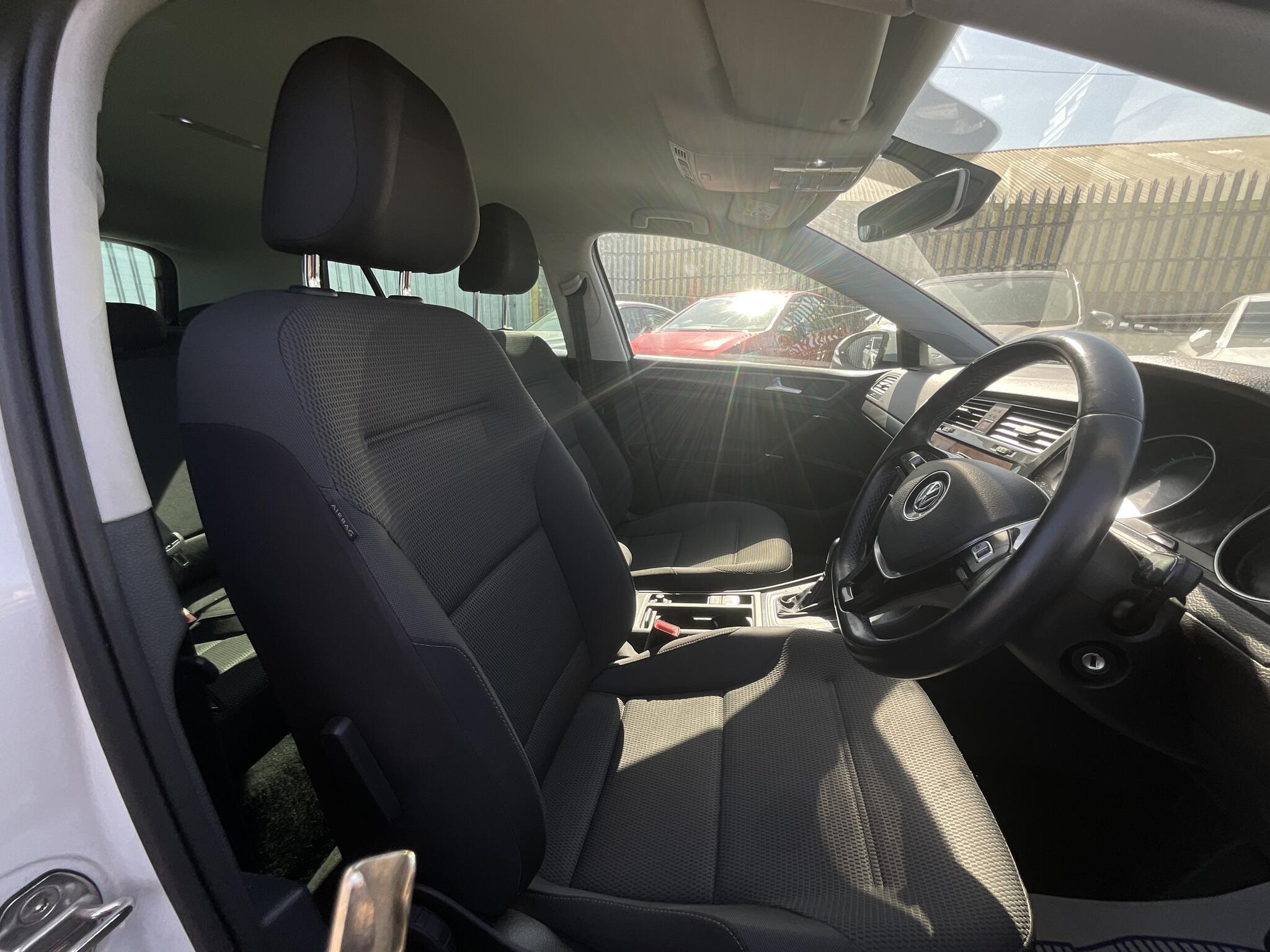 Volkswagen e-Golf - Image 3