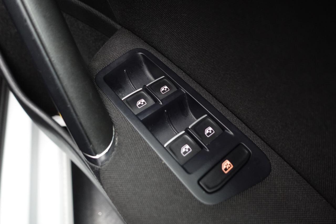 Volkswagen Golf - Image 51