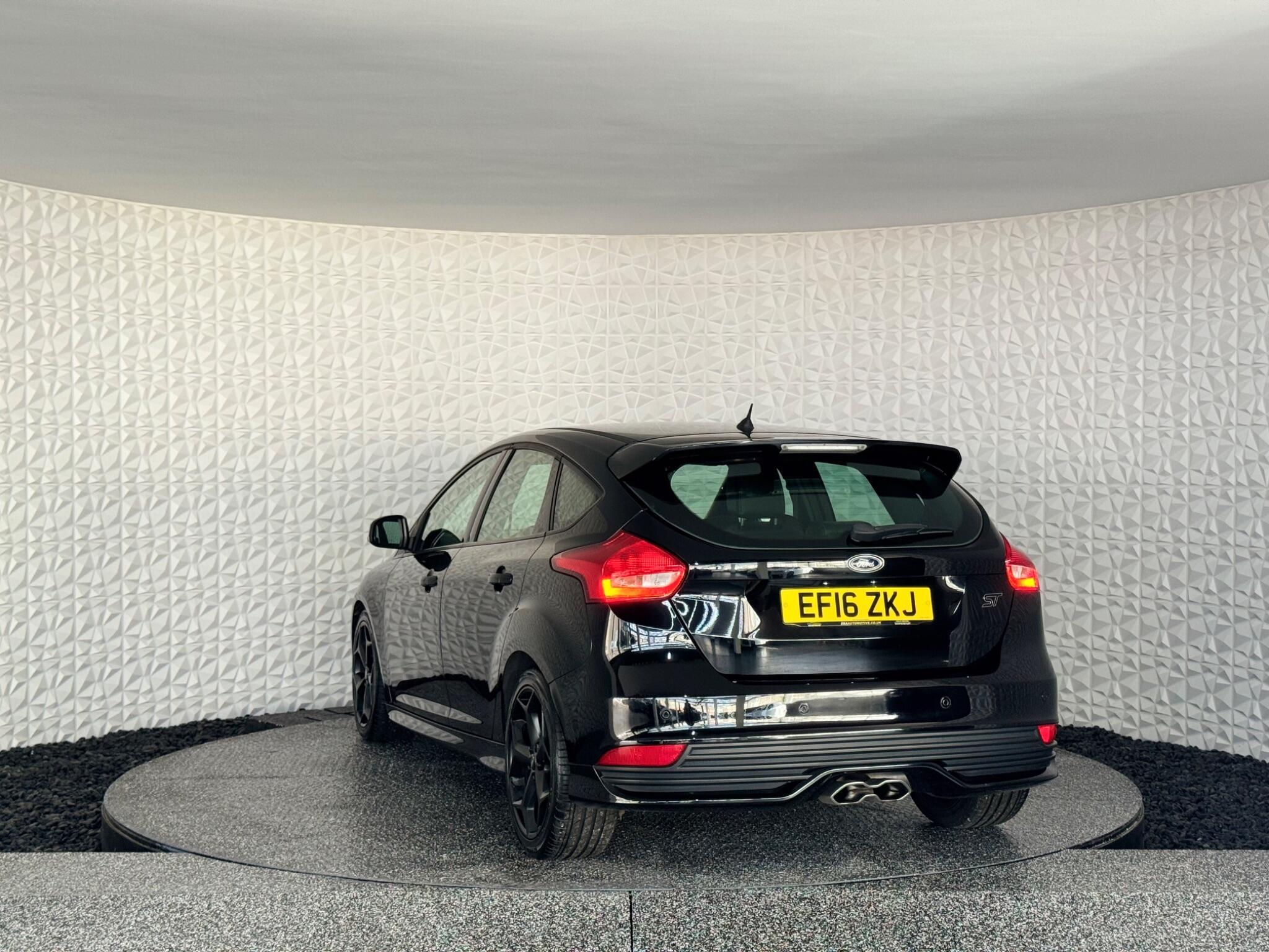 Ford Focus - Image 14