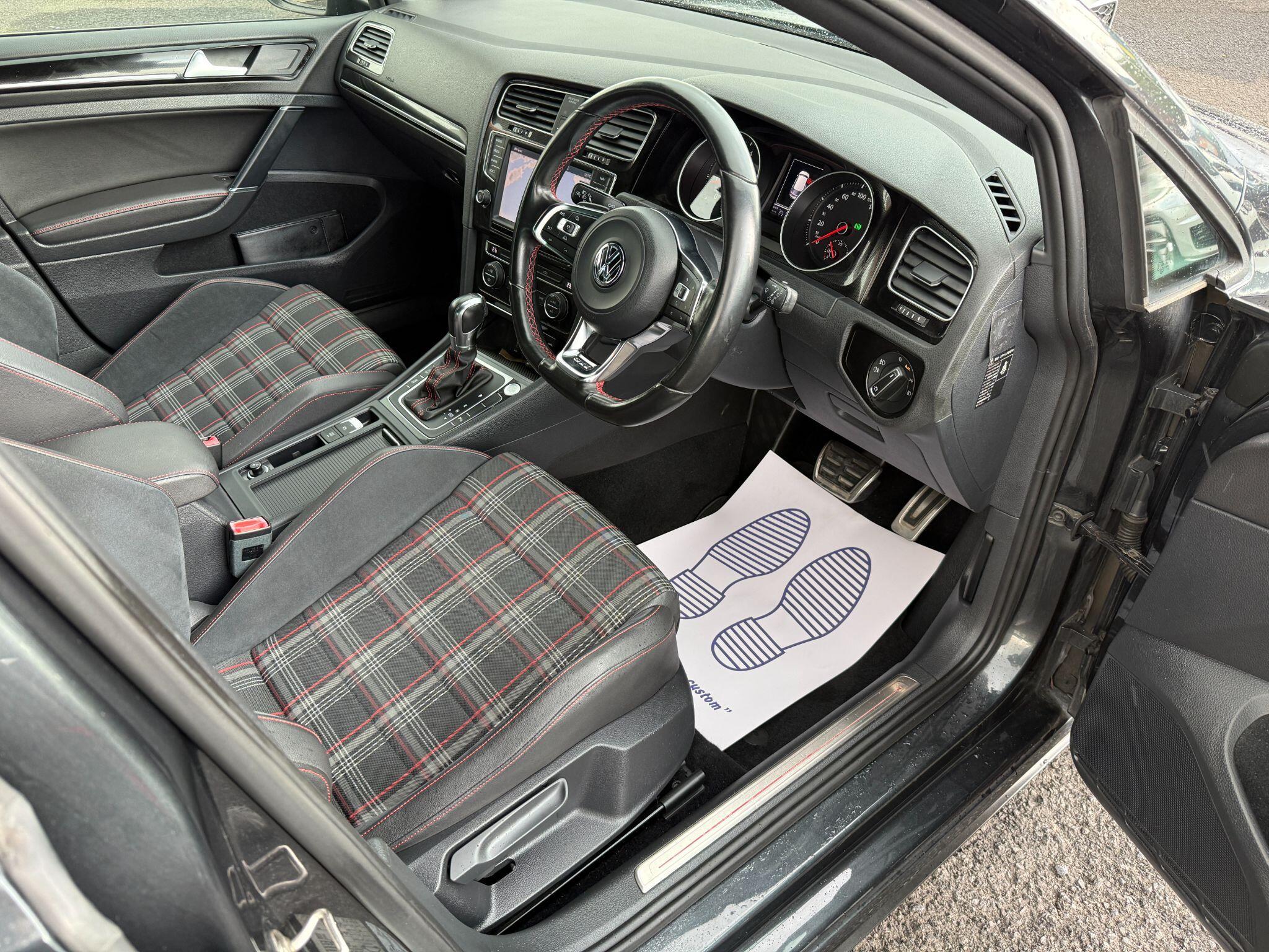Volkswagen Golf - Image 24