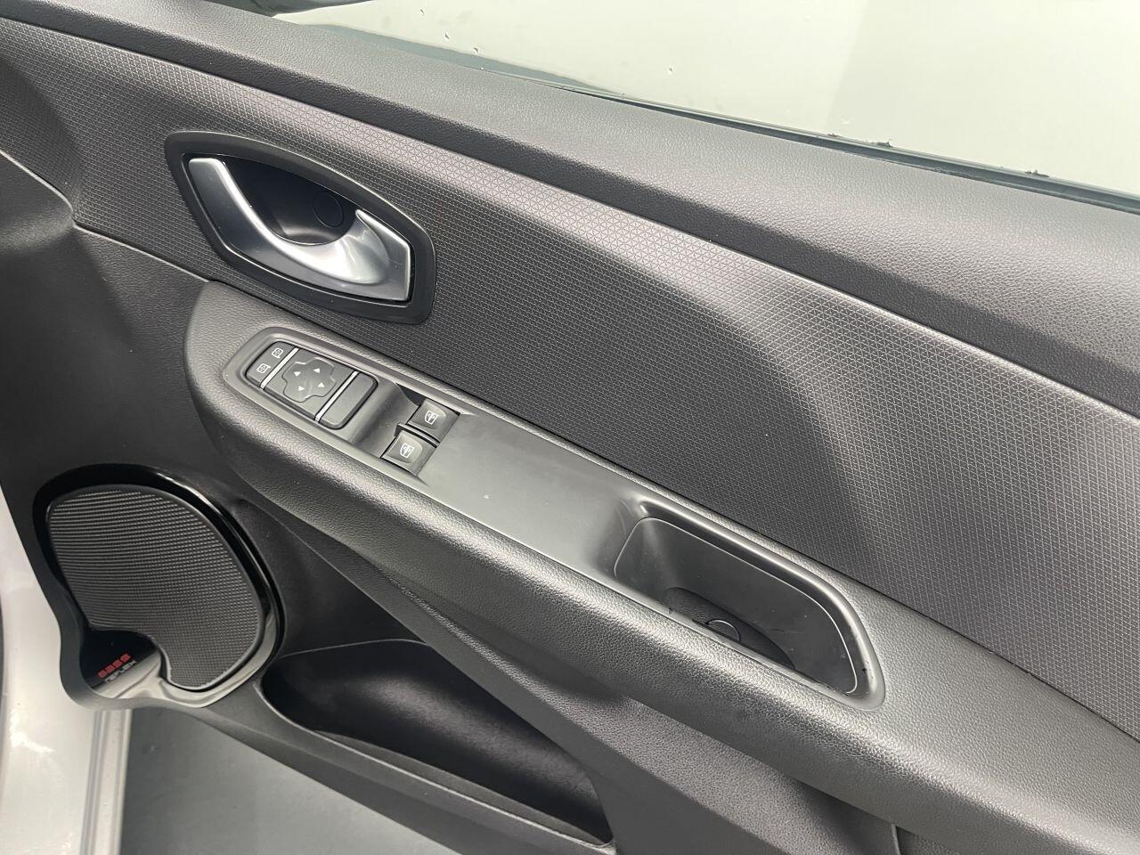 Renault Clio - Image 26