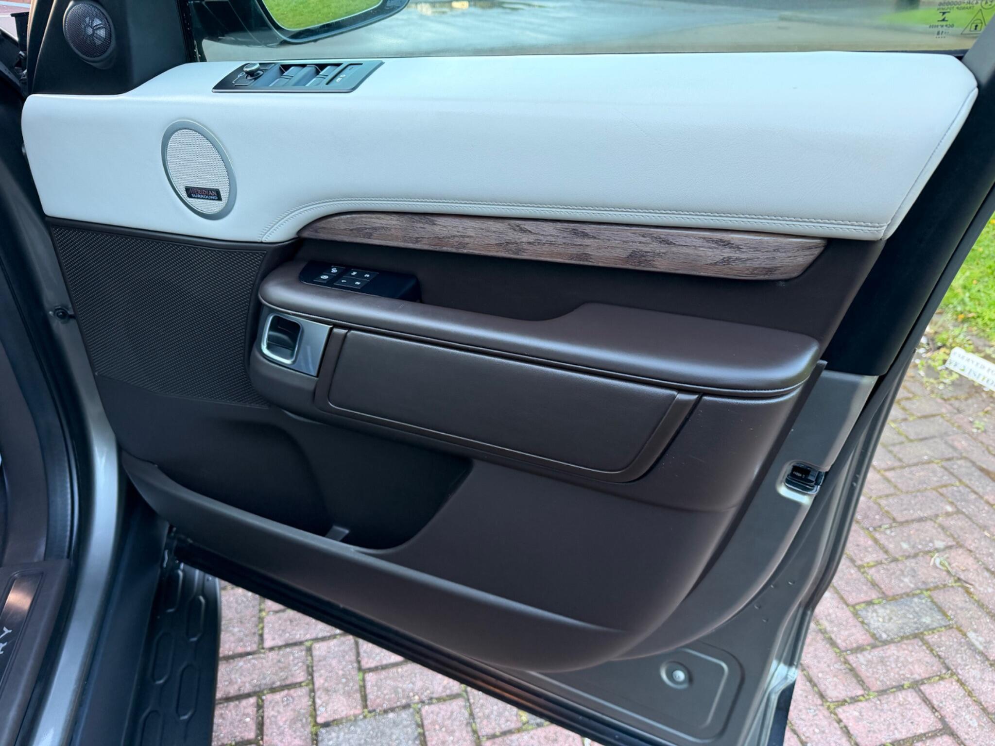 Land Rover Discovery - Image 35