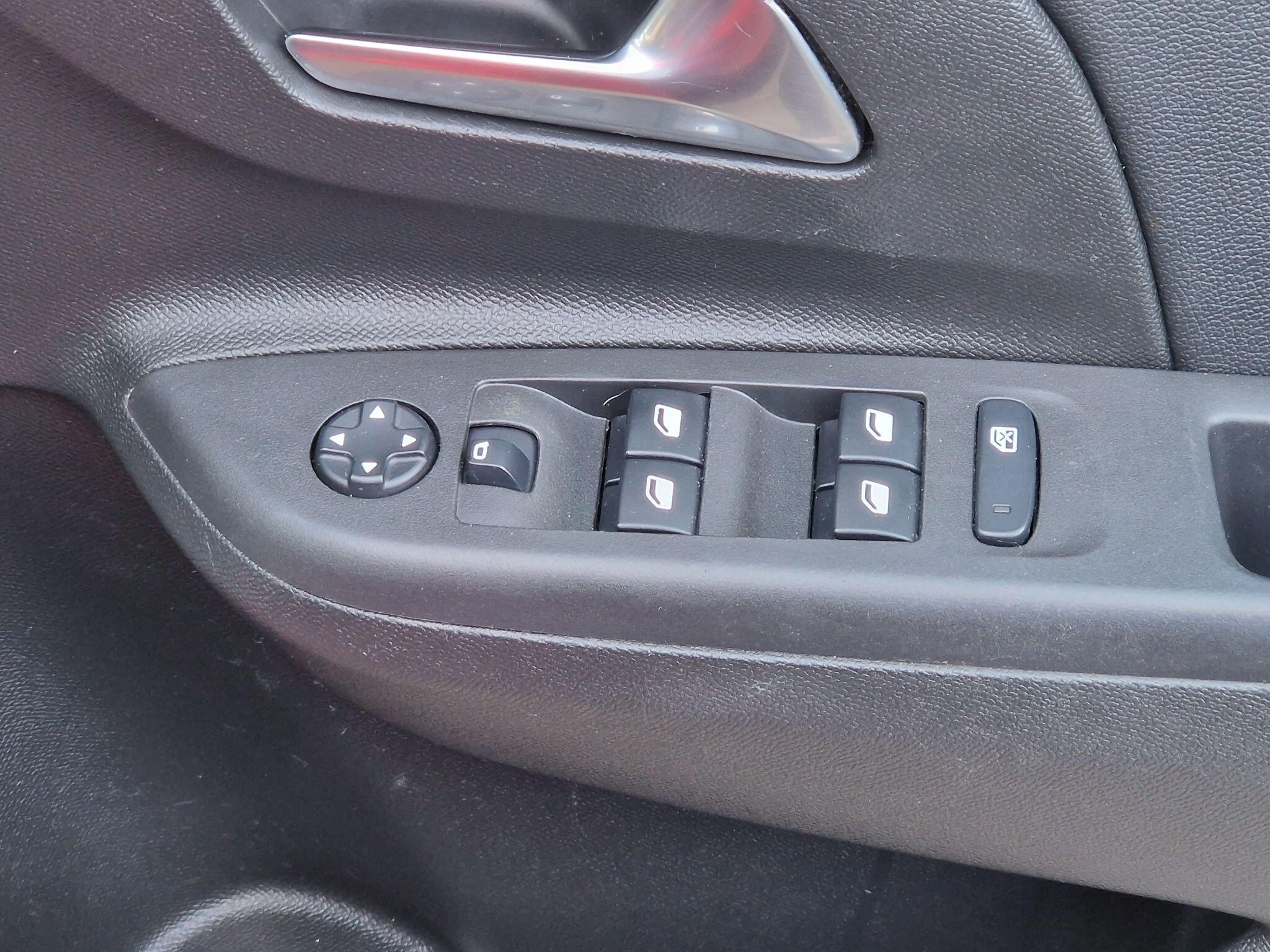 Vauxhall Corsa - Image 32