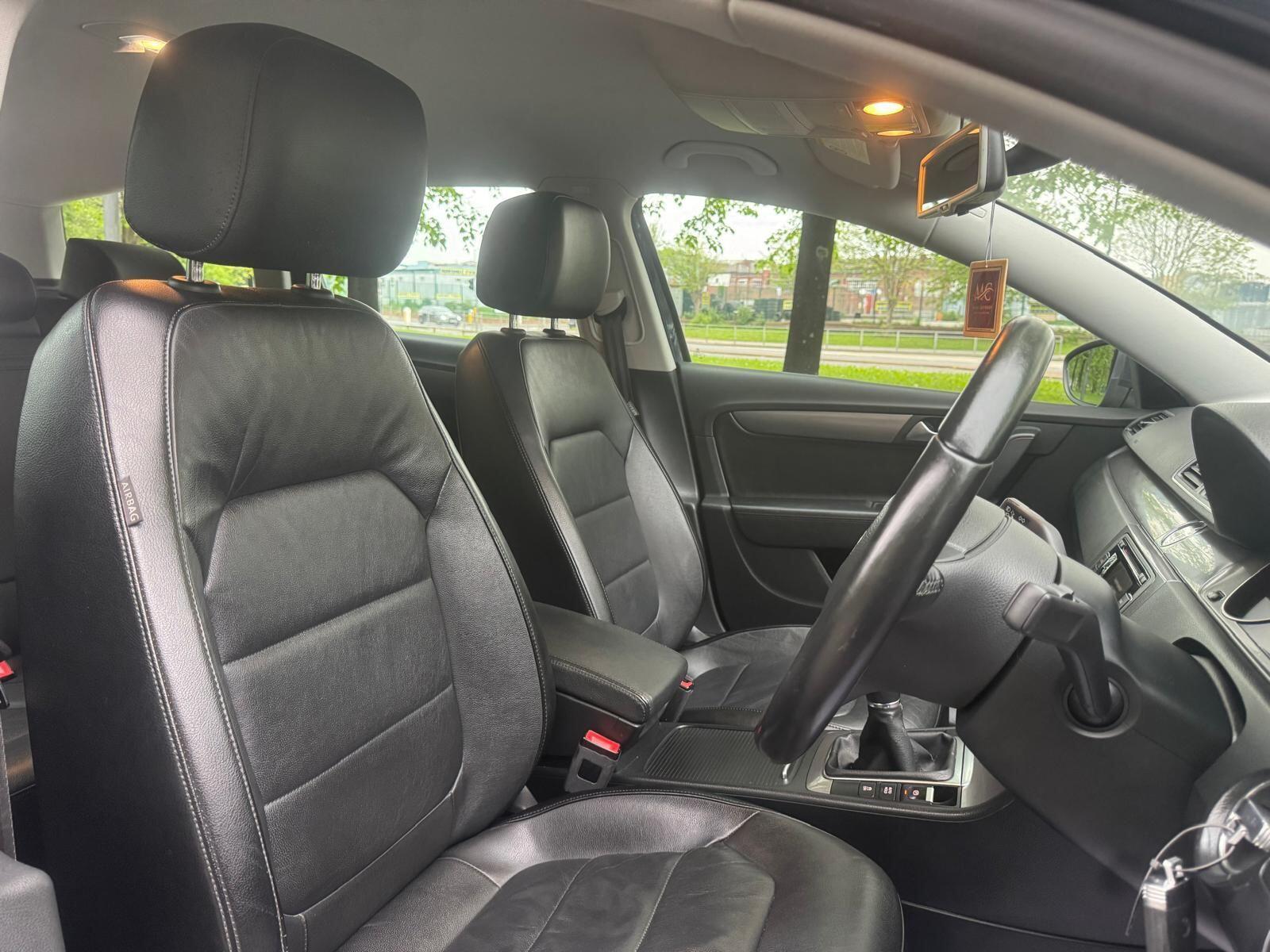 Volkswagen Passat - Image 22