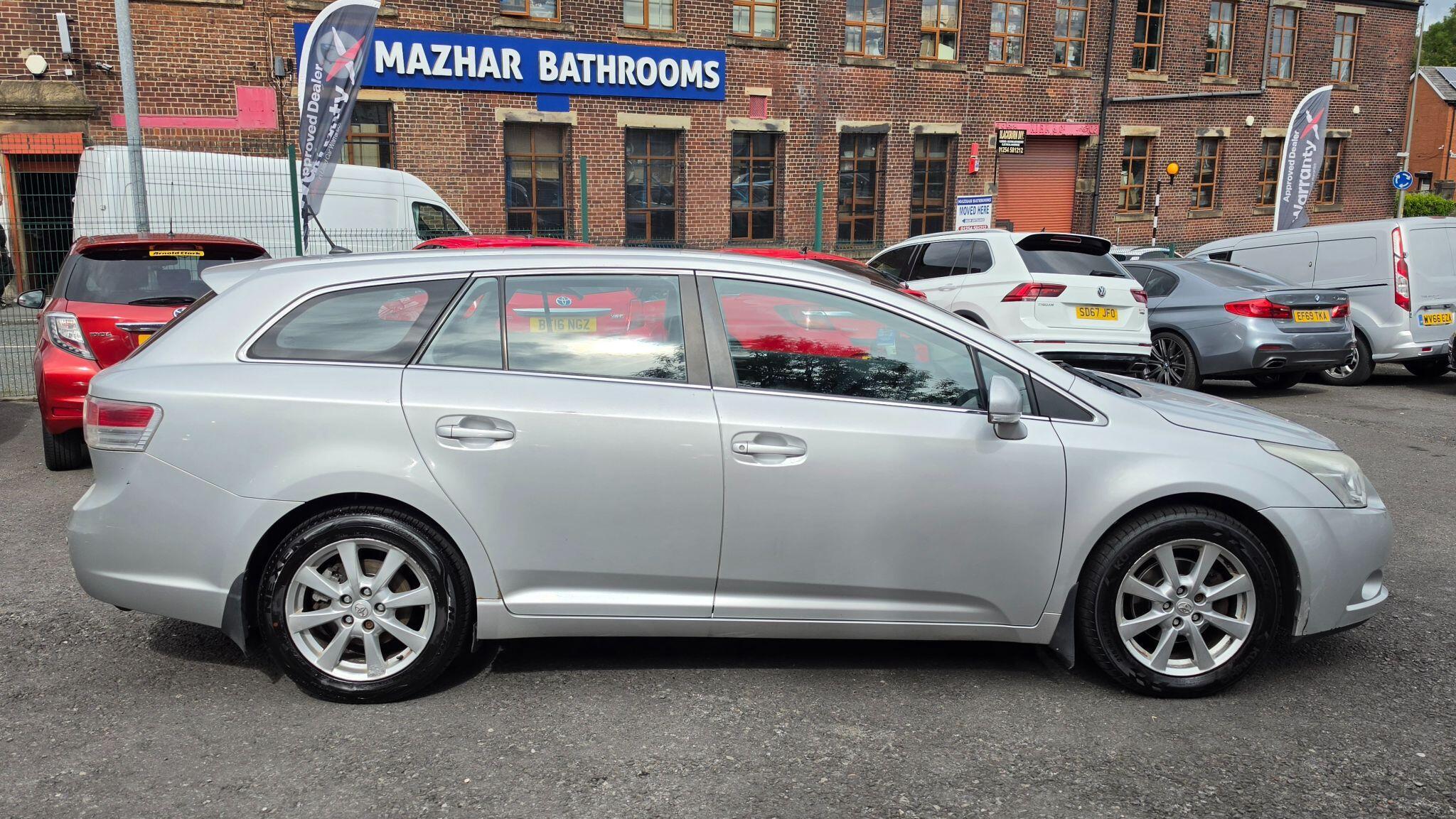 Toyota Avensis - Image 8