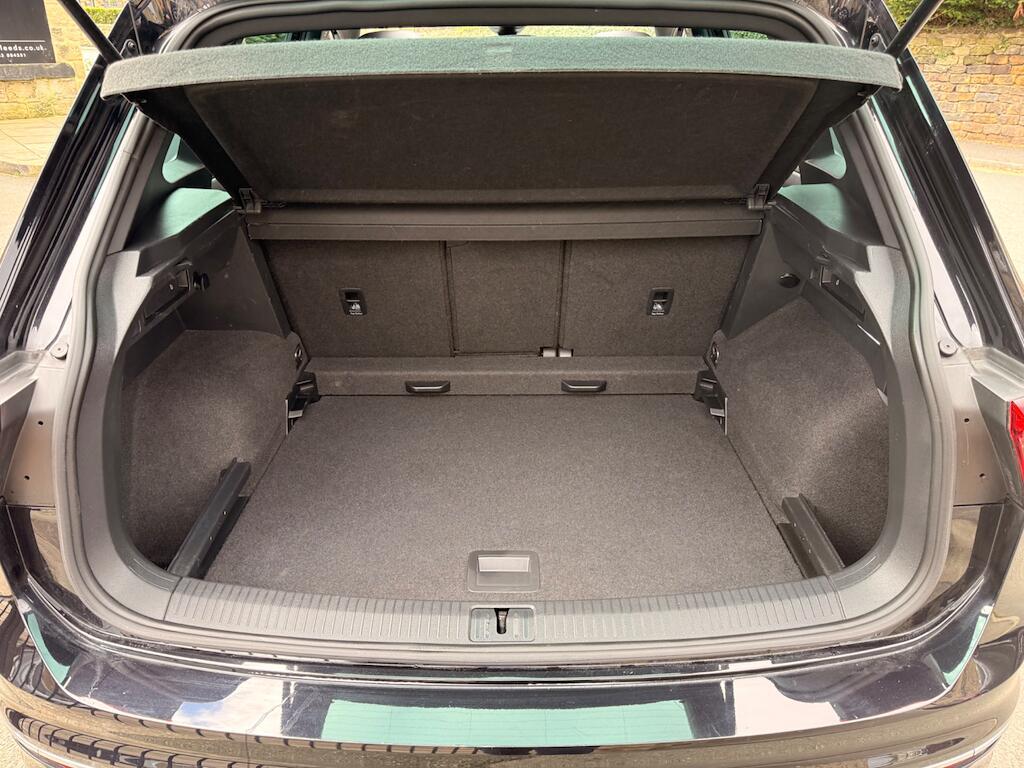 Volkswagen Tiguan - Image 30