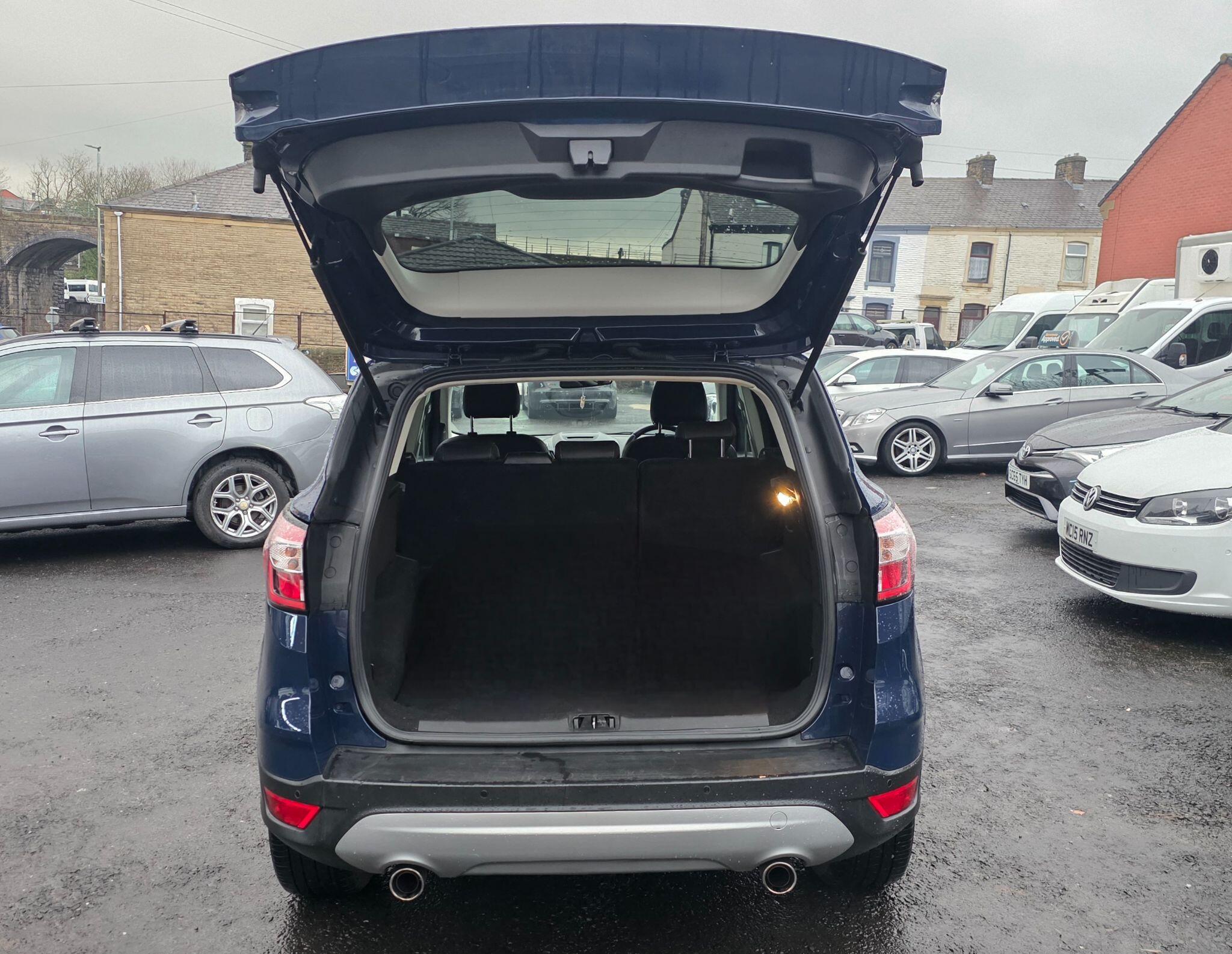 Ford Kuga - Image 23