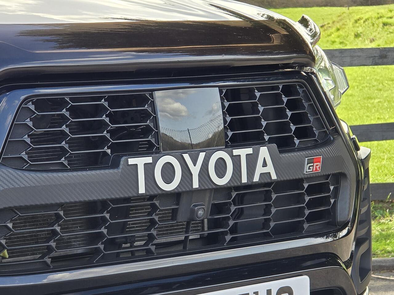 Toyota Hilux - Image 9