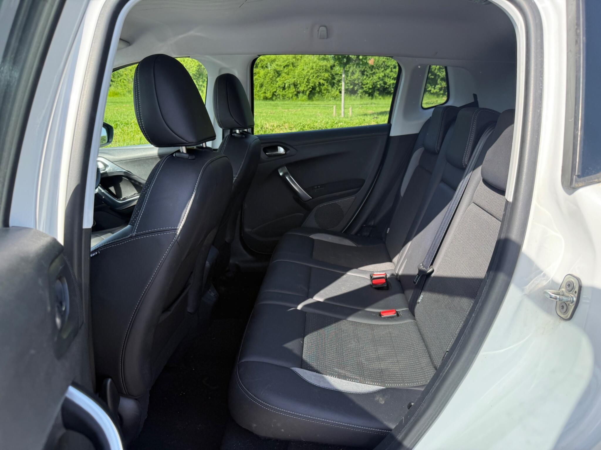 Peugeot 2008 - Image 9