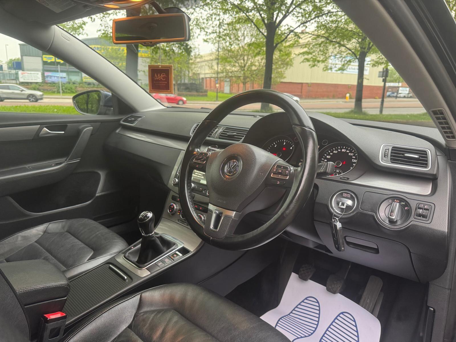 Volkswagen Passat - Image 17