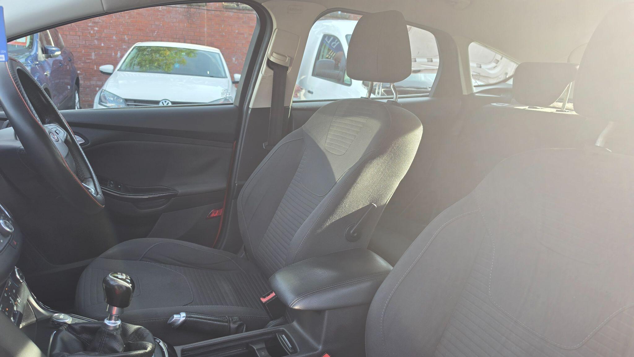 Ford Focus - Image 15