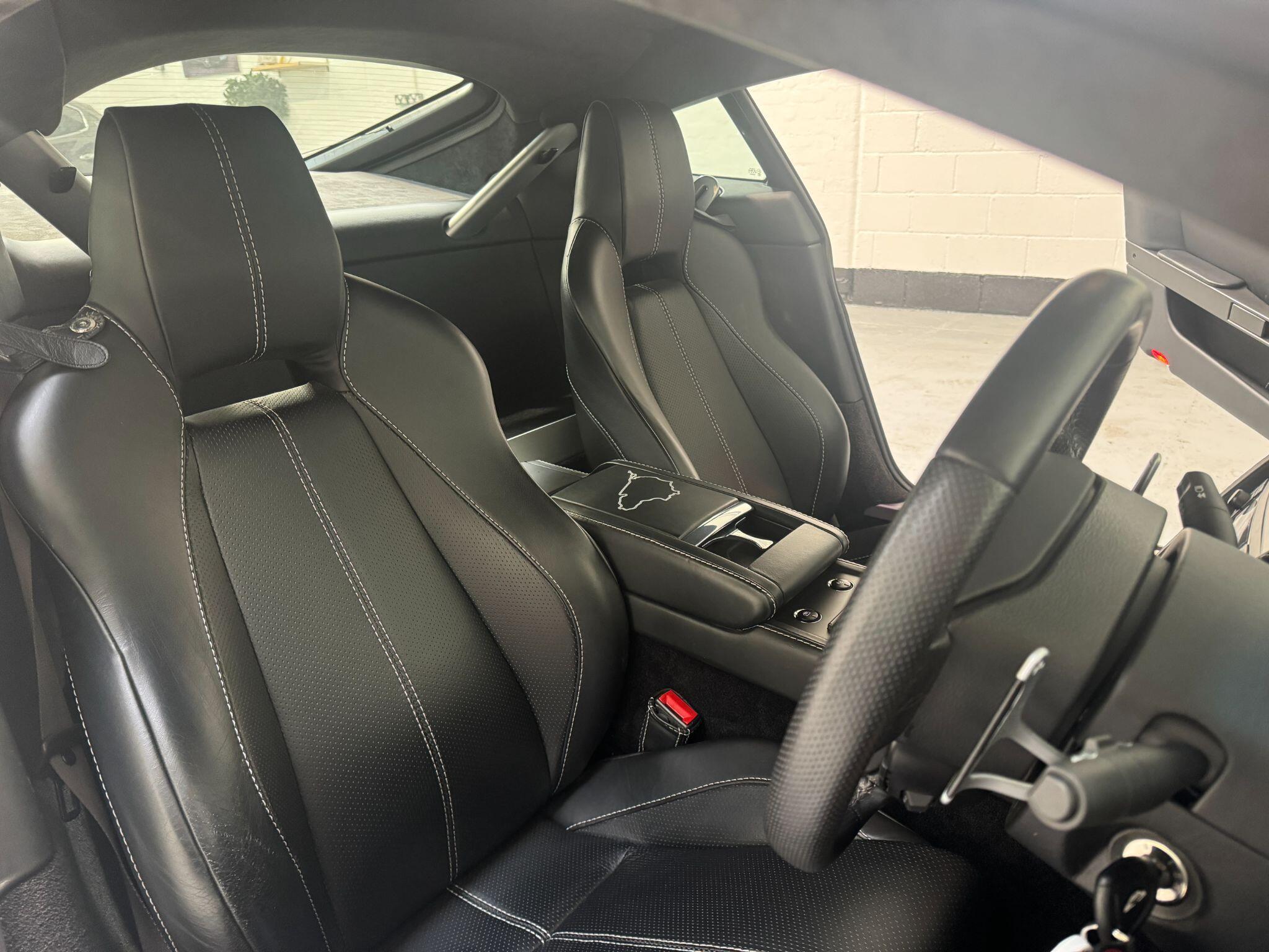 Aston Martin Vantage - Image 23