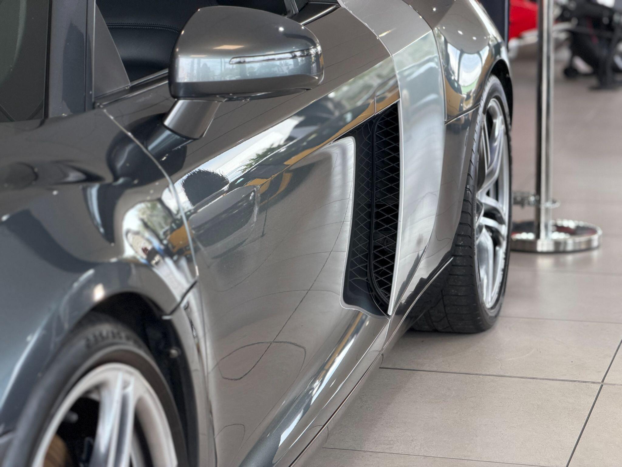 Audi R8 - Image 12