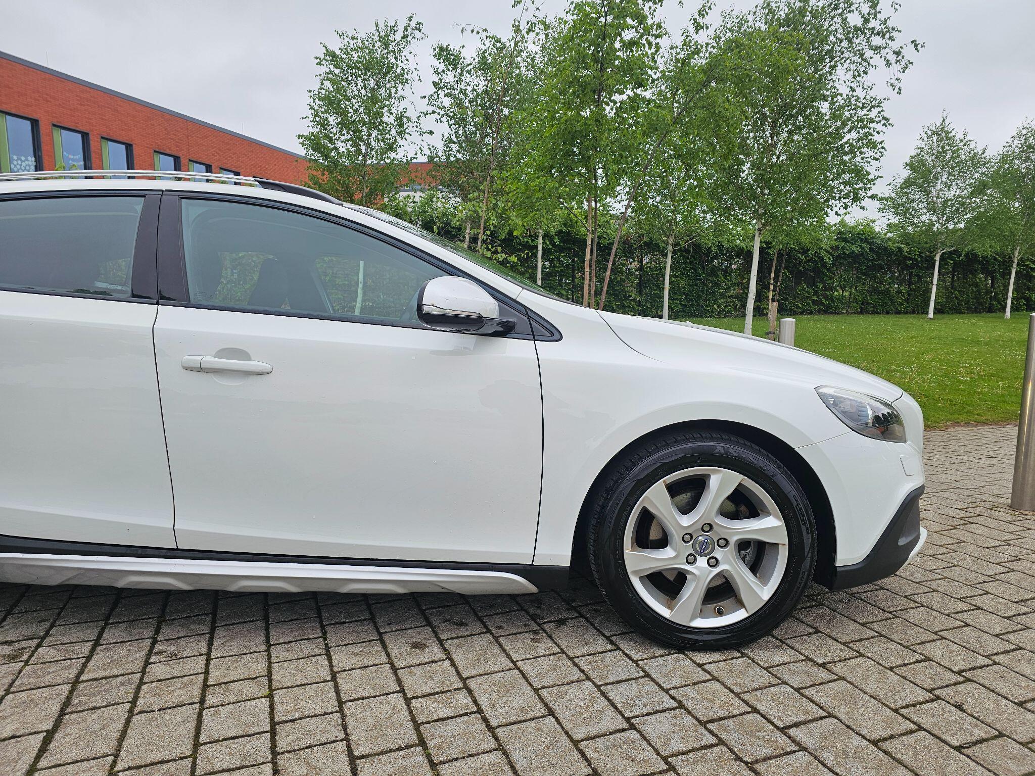 Volvo V40 CROSS COUNTRY - Image 10