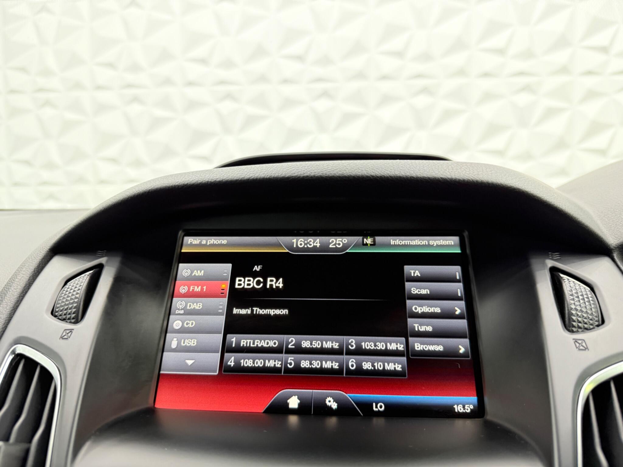 Ford Focus - Image 46