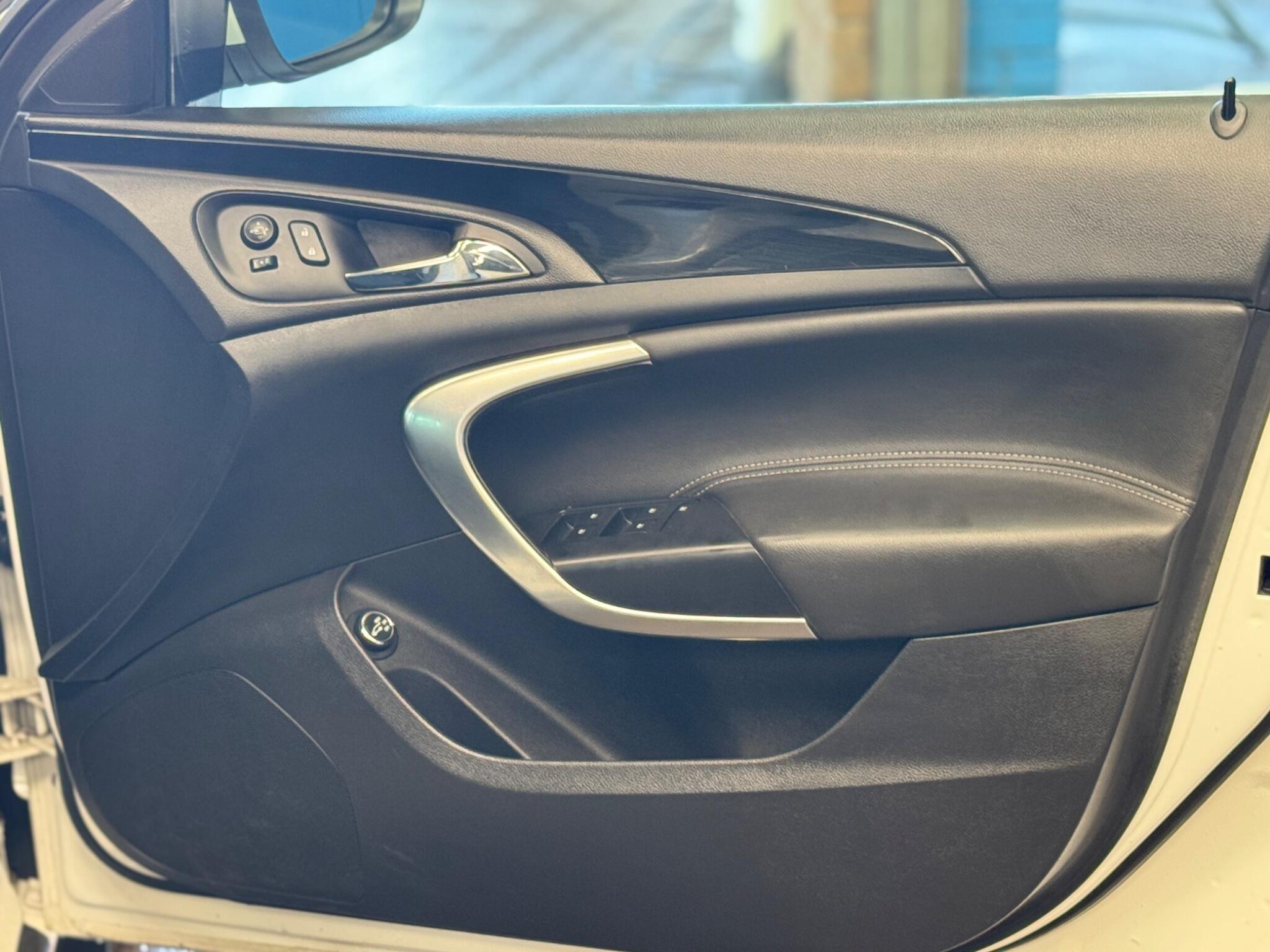 Vauxhall Insignia - Image 22