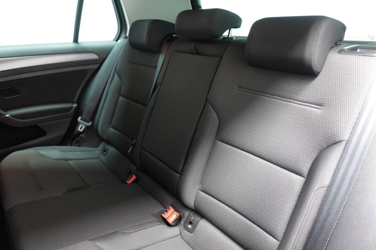 Volkswagen Golf - Image 31