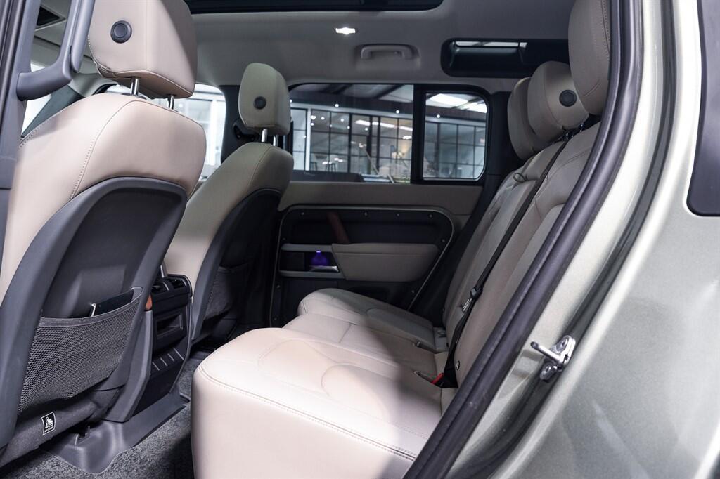 Land Rover Defender 110 - Image 16