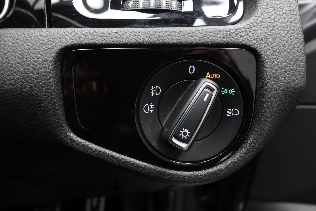 Volkswagen Golf - Image 52