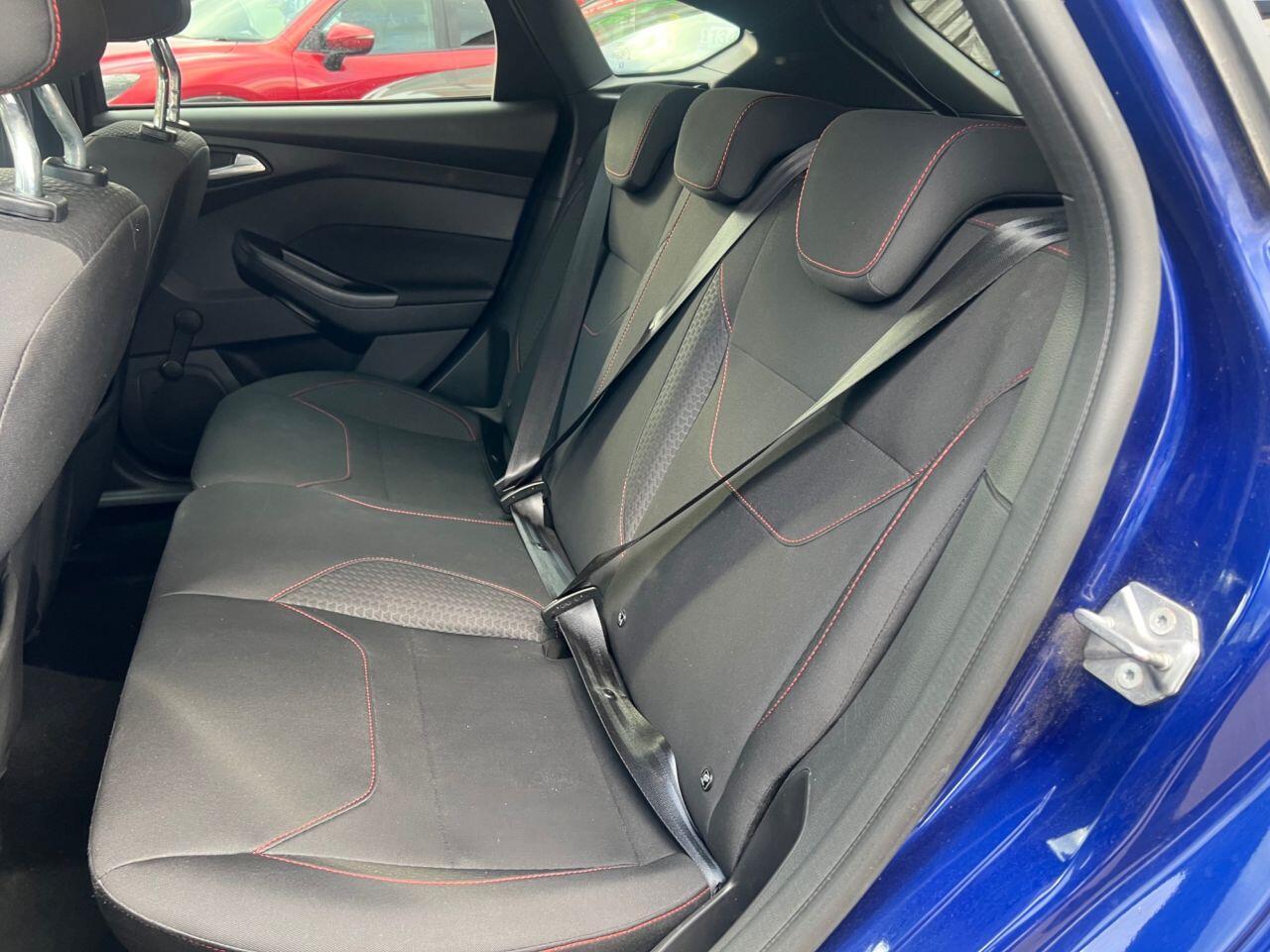 Ford Focus - Image 18