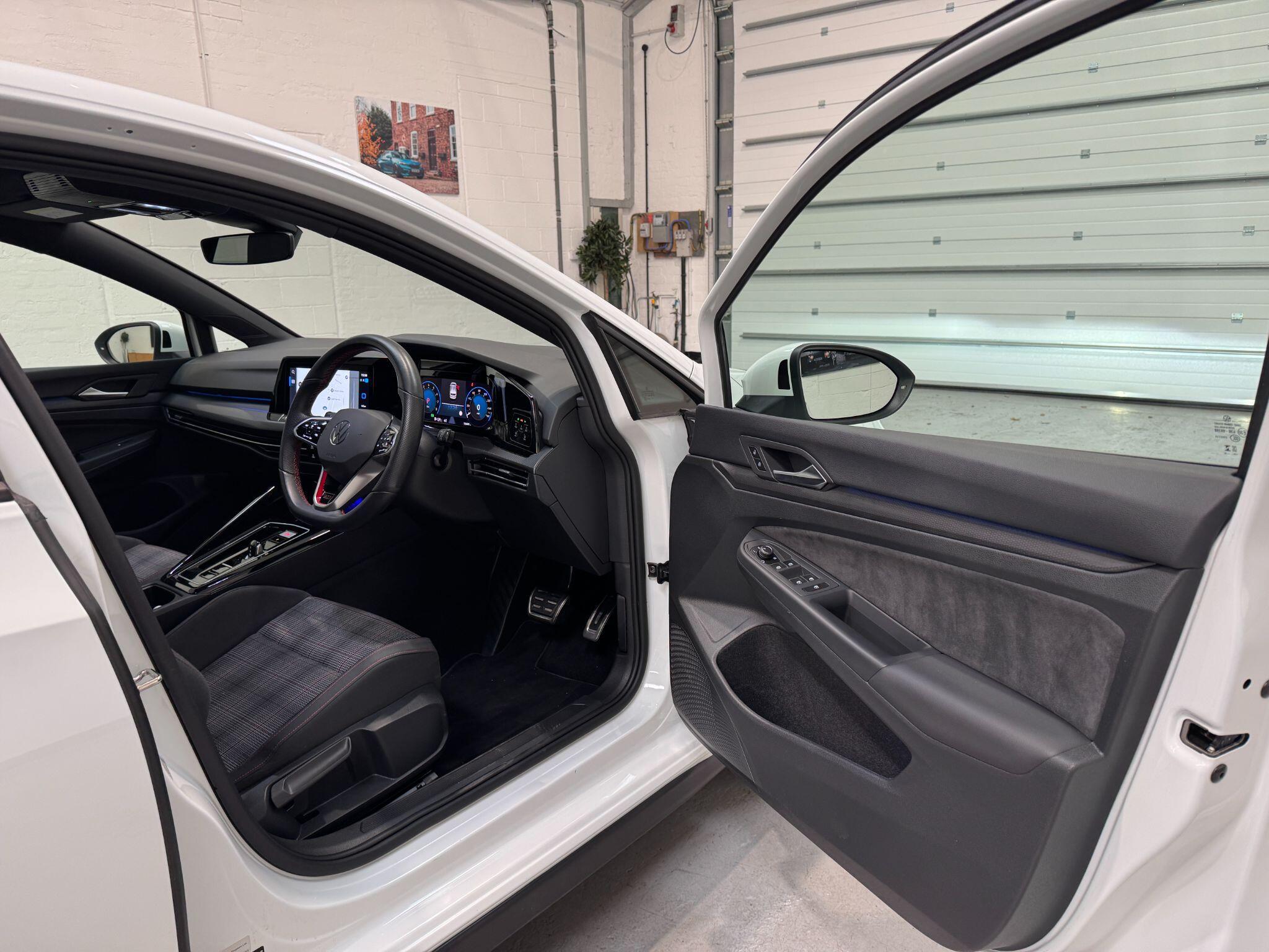 Volkswagen Golf - Image 19