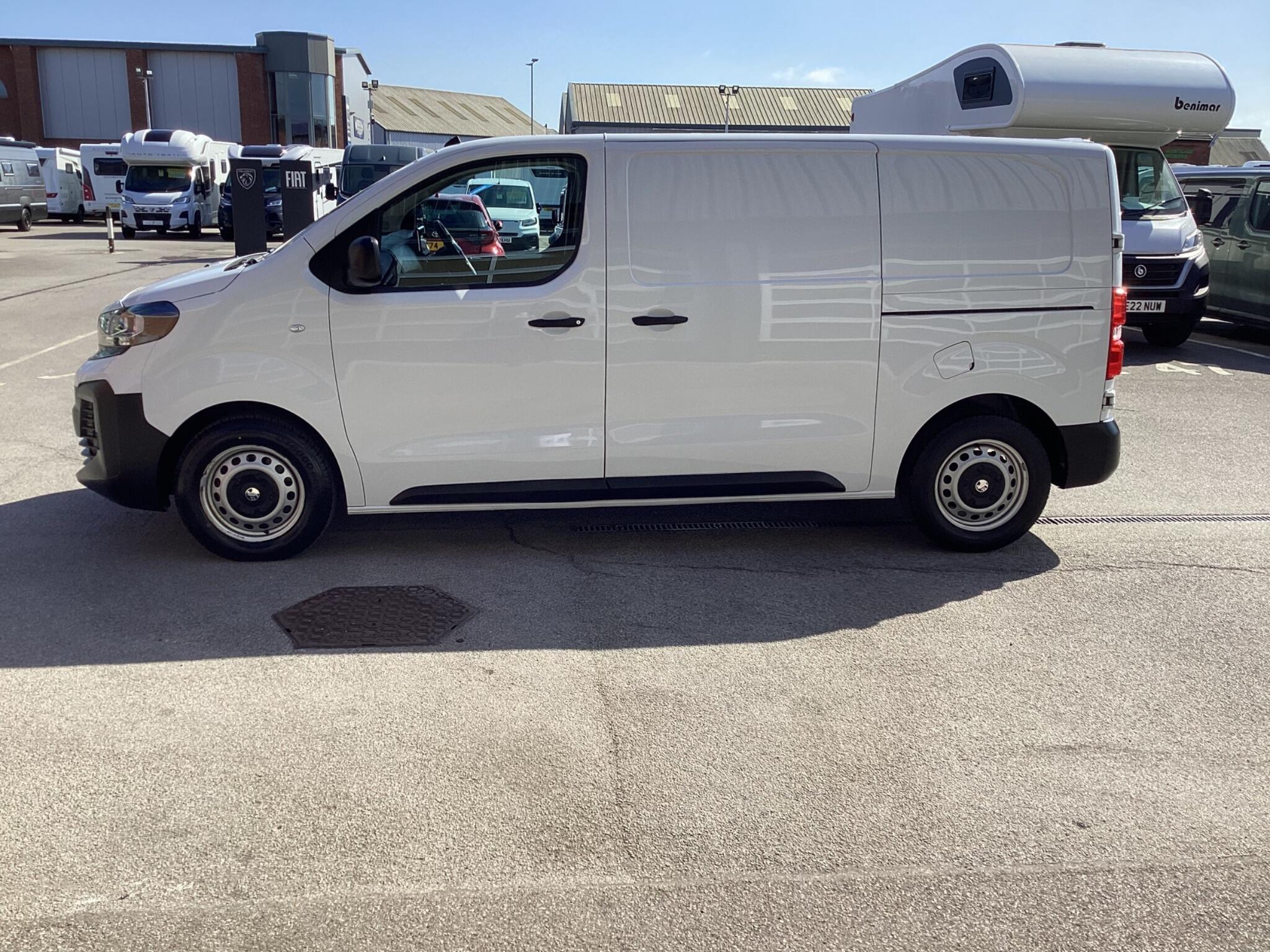 Vauxhall Vivaro - Image 4