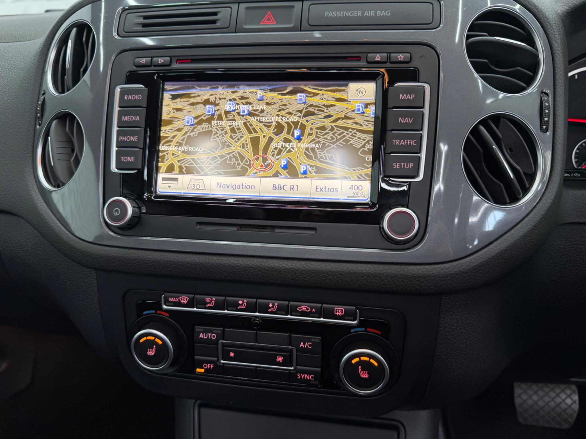 Volkswagen Tiguan - Image 25