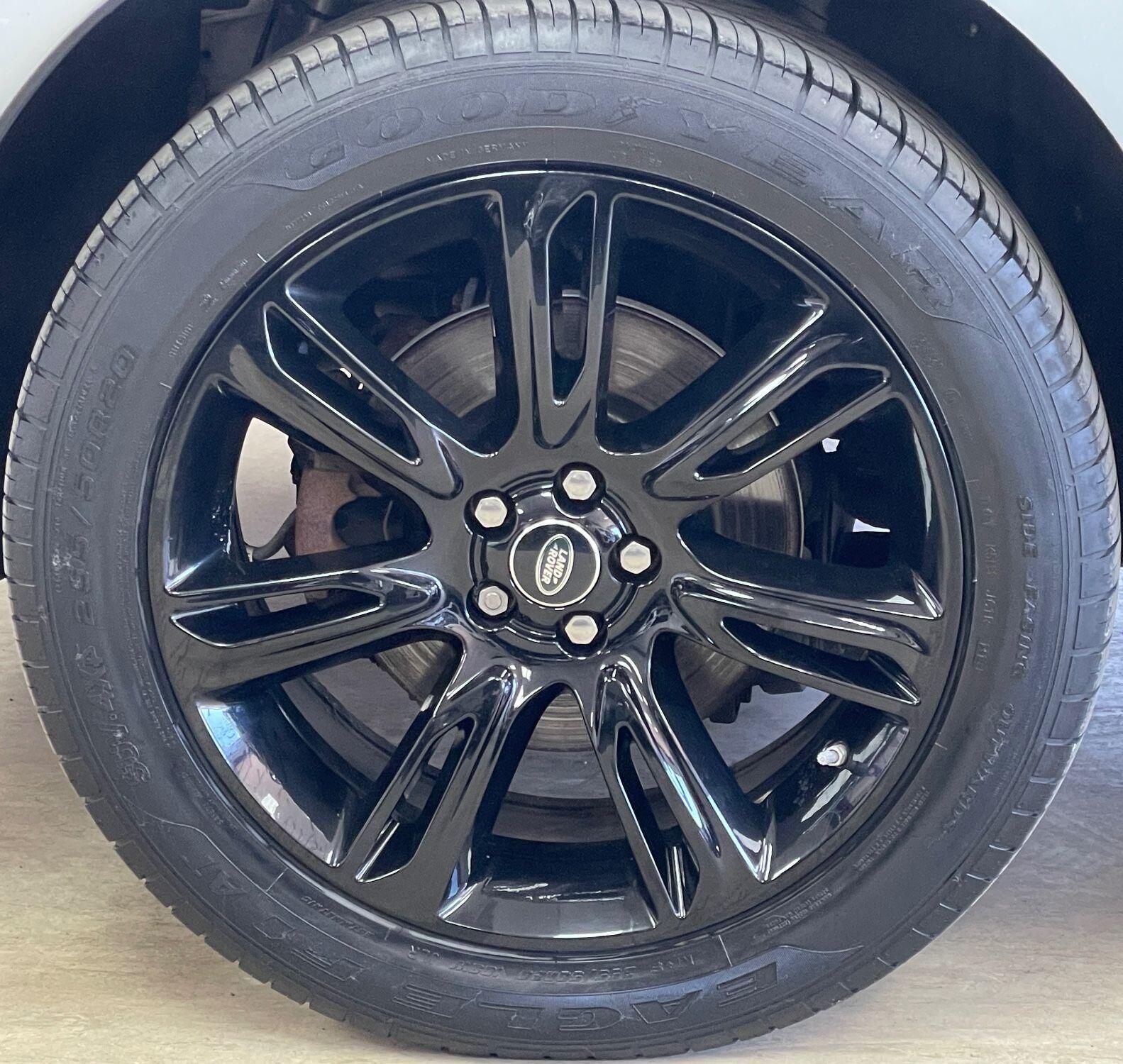 Land Rover Range Rover Velar - Image 15
