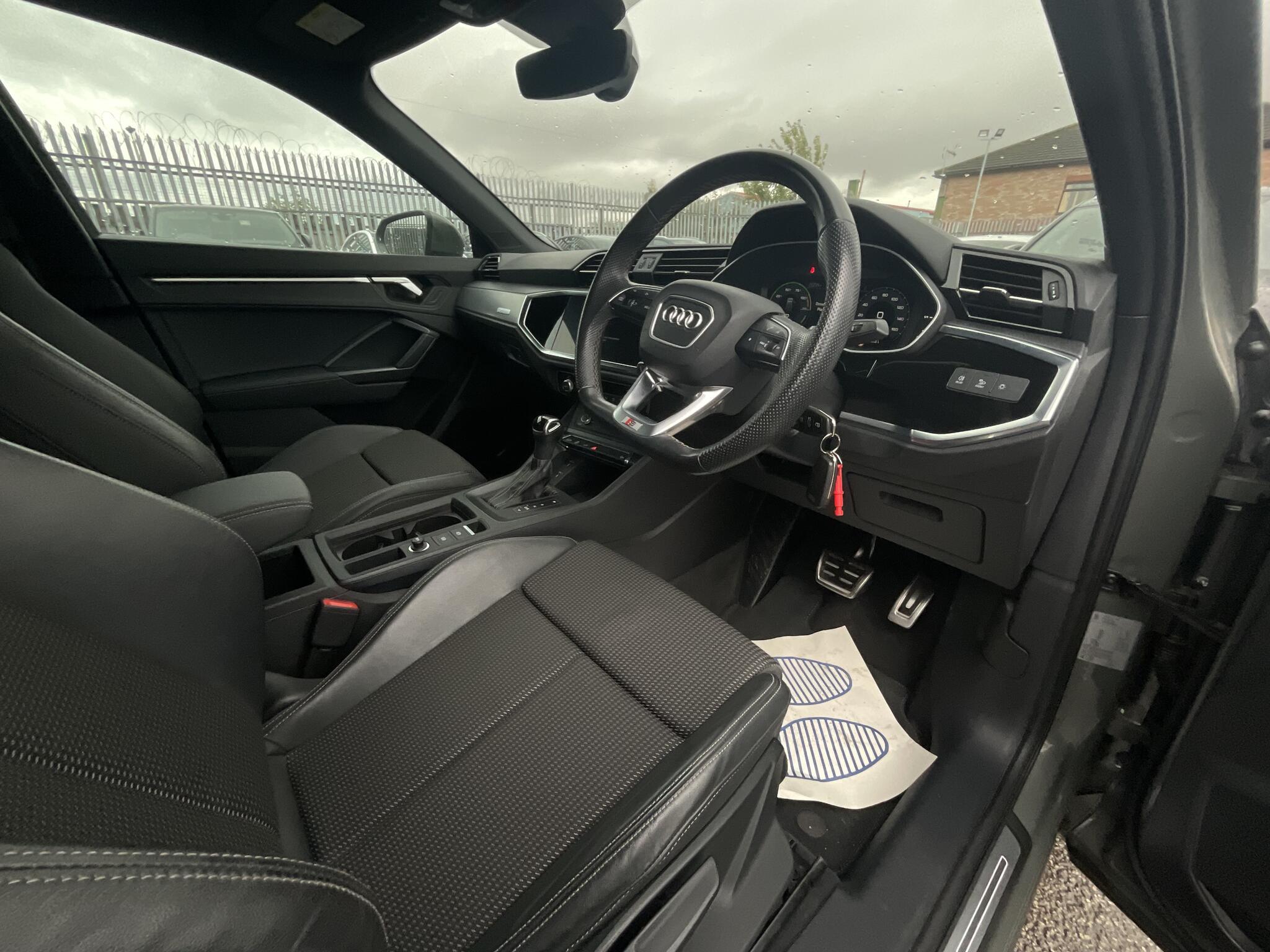 Audi Q3 - Image 7